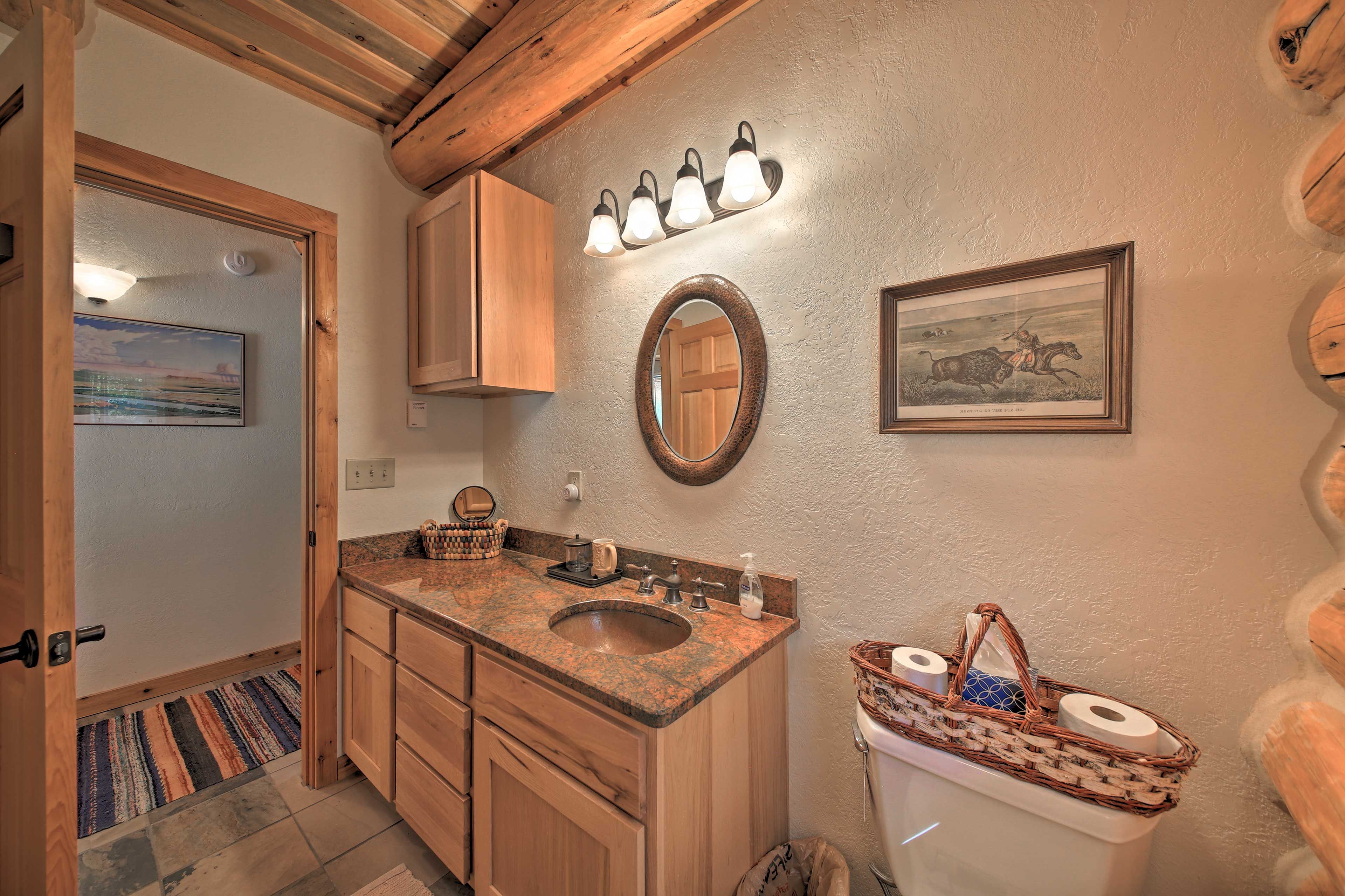 Full Bathroom | Towels Provided