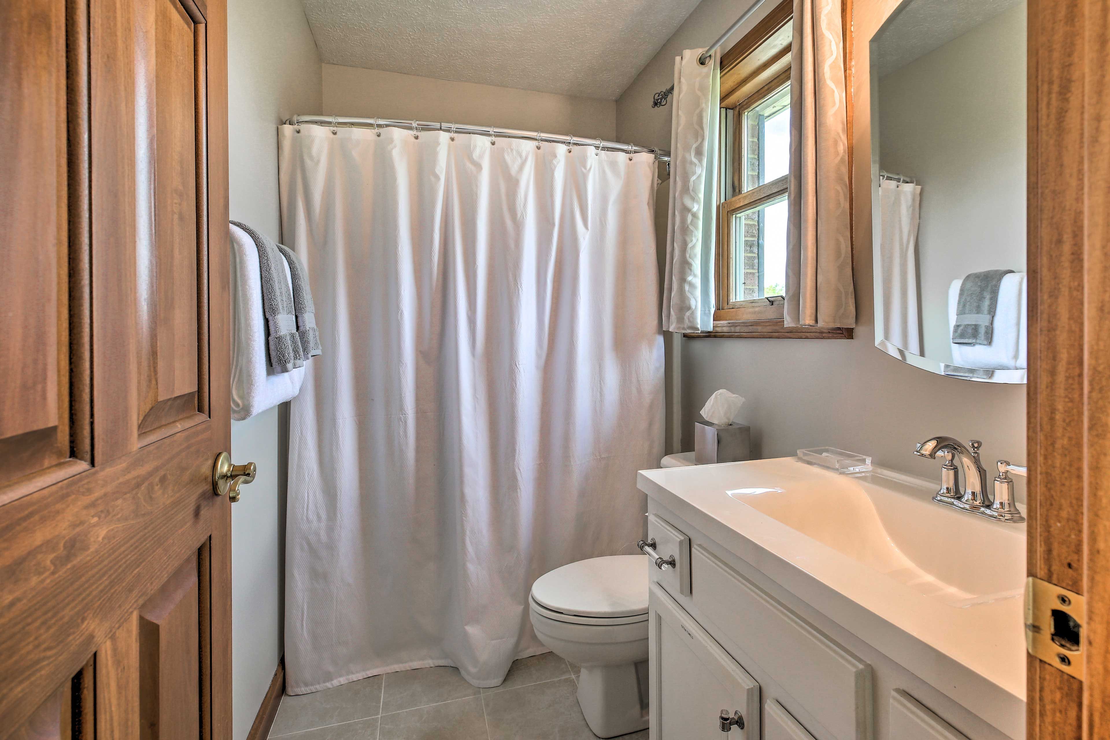 En-Suite Bathroom | Towels Provided
