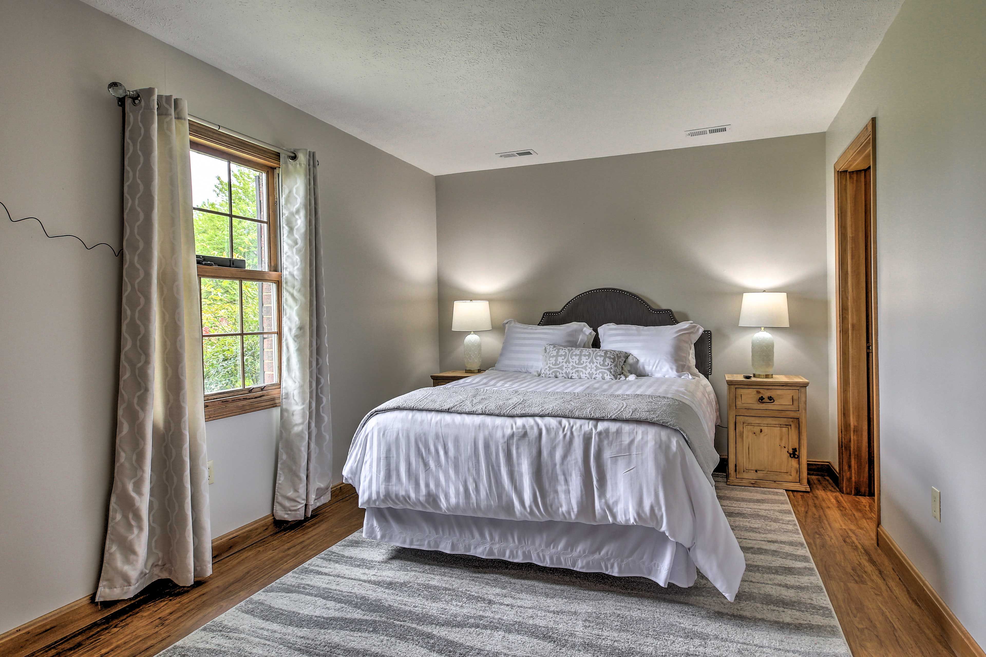 Bedroom 1 | Queen Bed | Linens Provided
