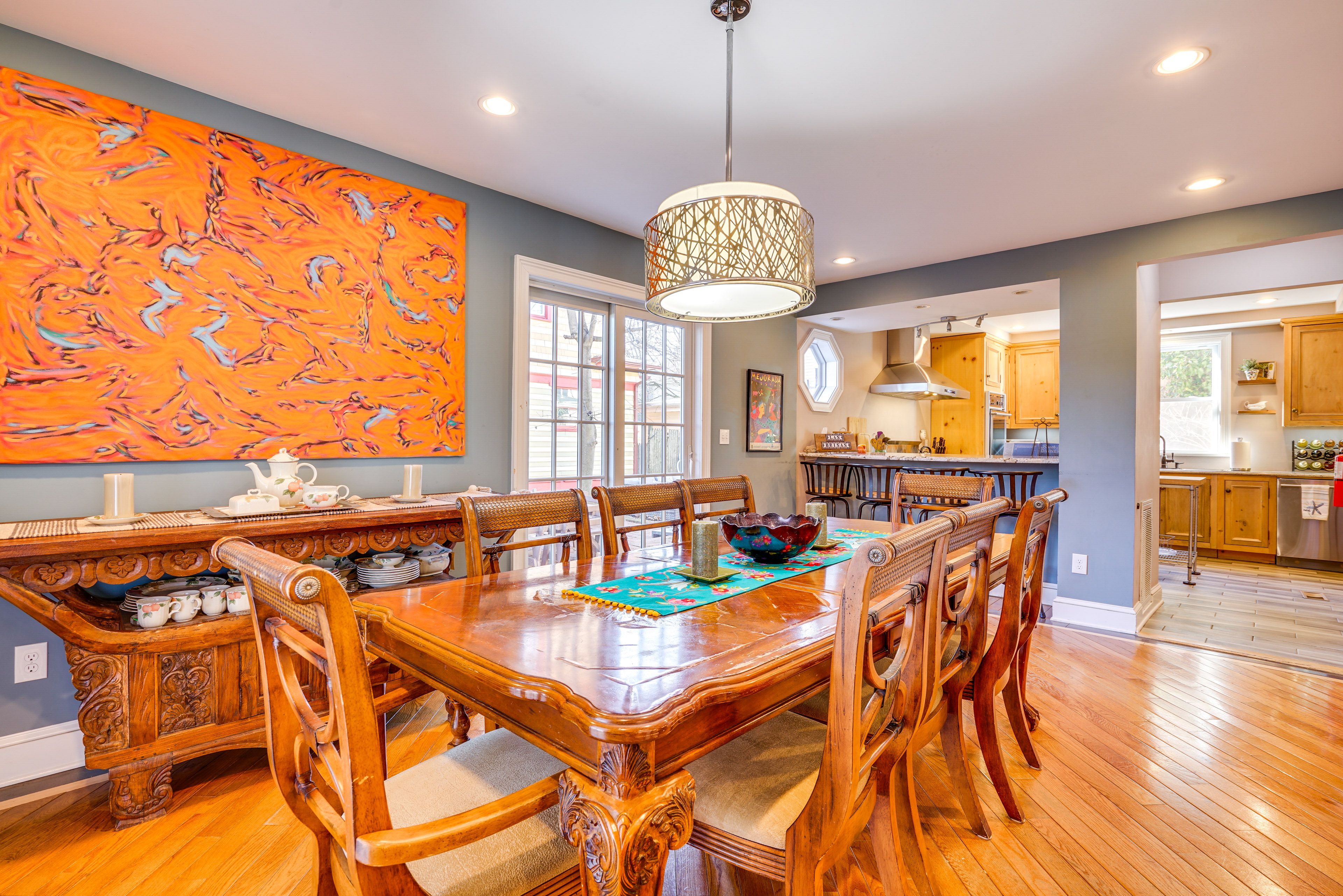 Dining Area | Dishware & Flatware Provided