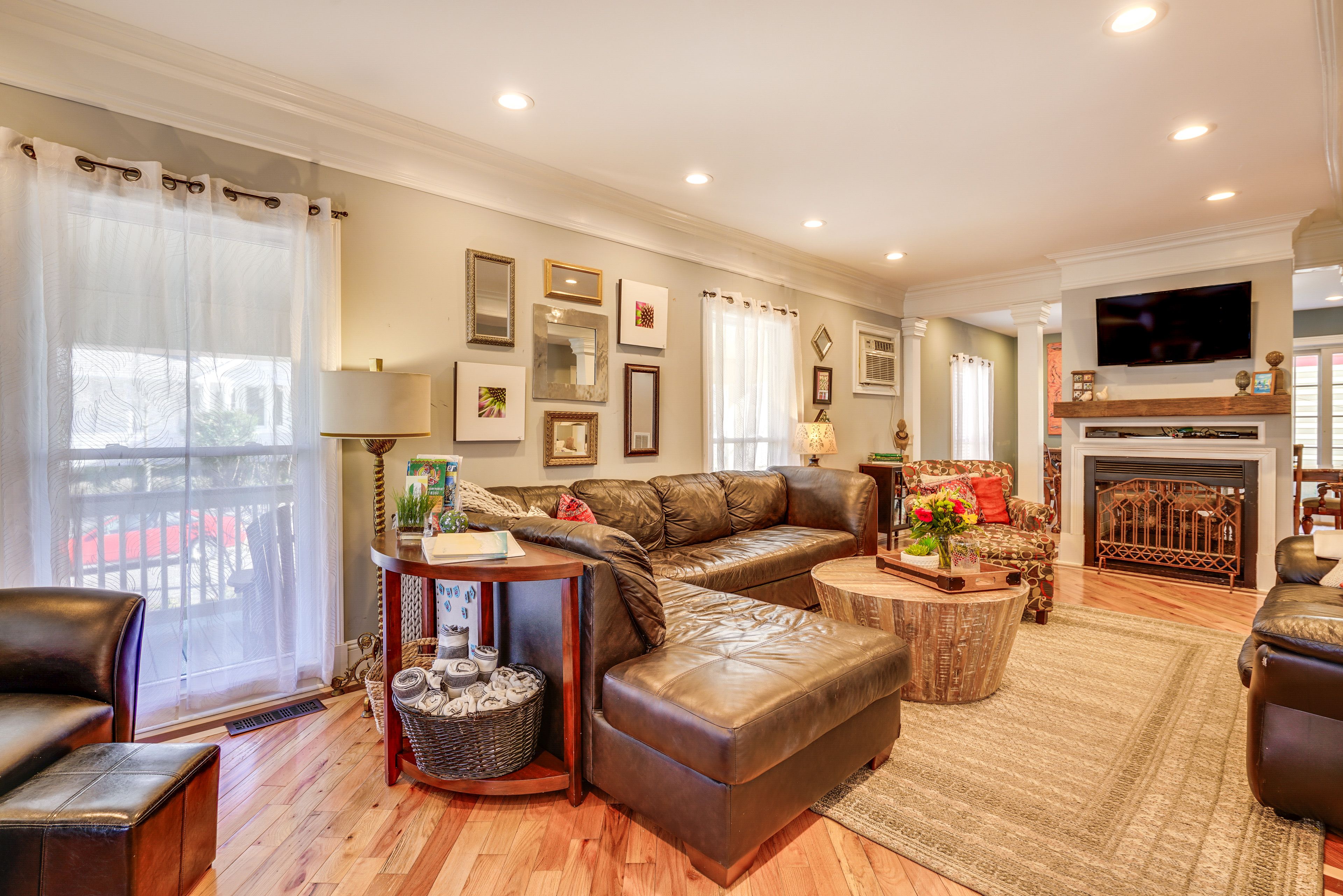 Living Room | Cable TV