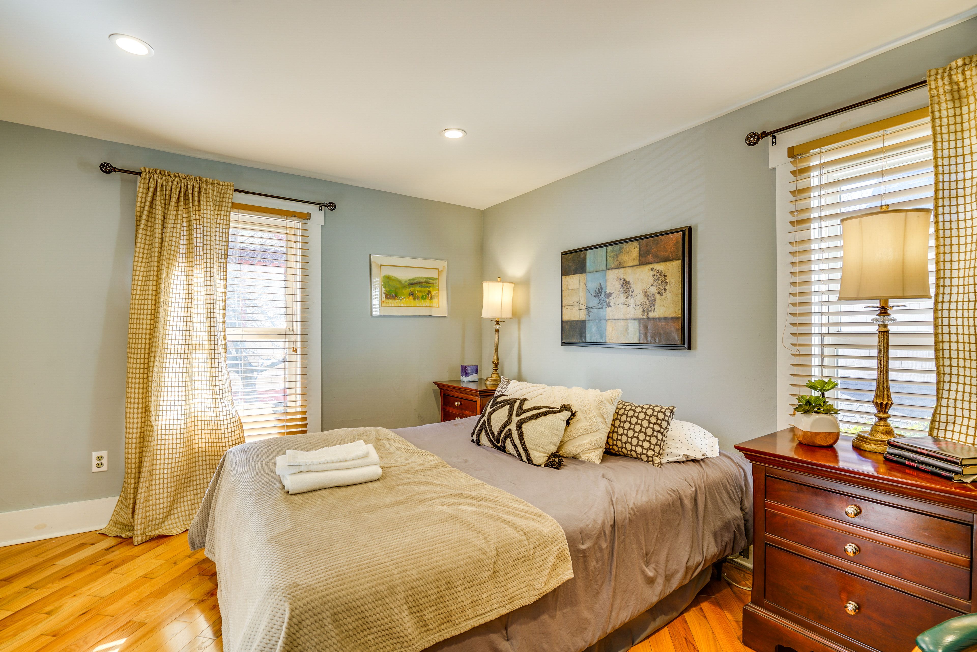 Bedroom 3 | Queen Bed