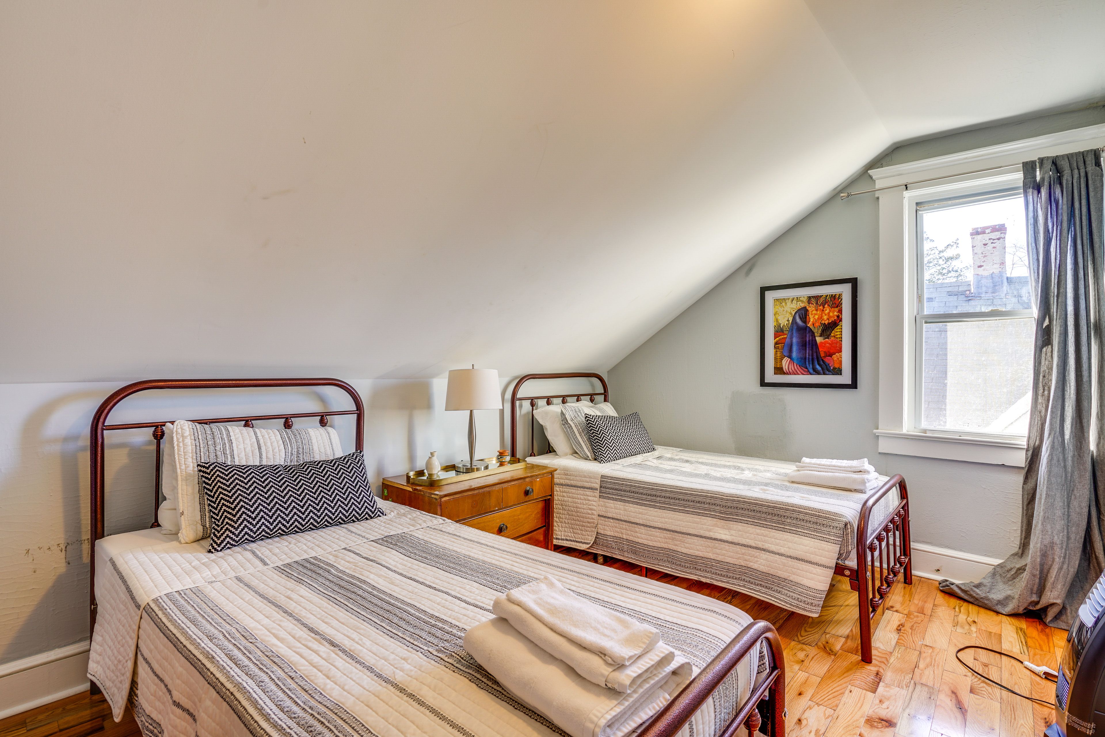 Bedroom 8 | 2 Twin Beds