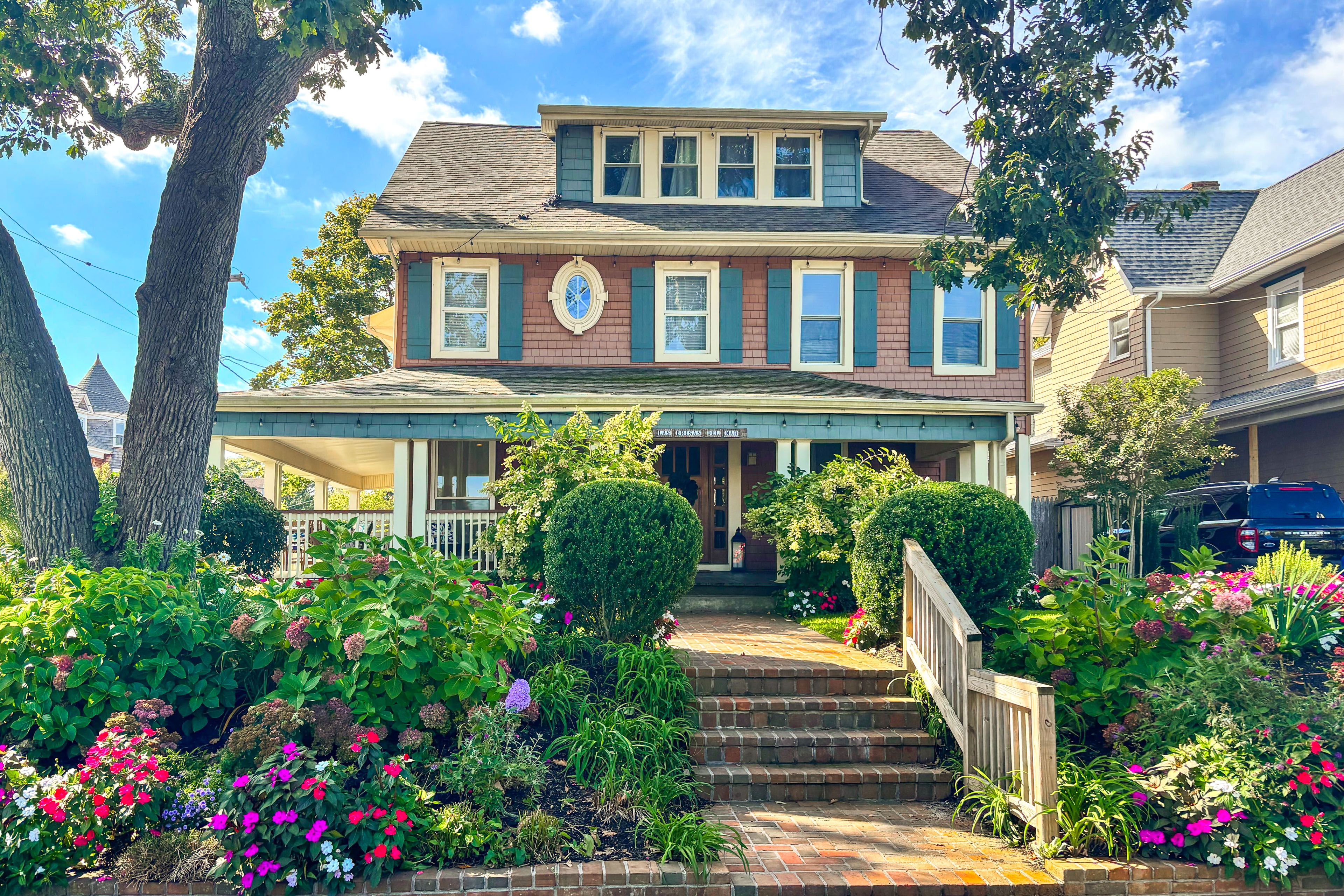 Home Exterior | Driveway Parking (2 Vehicles)