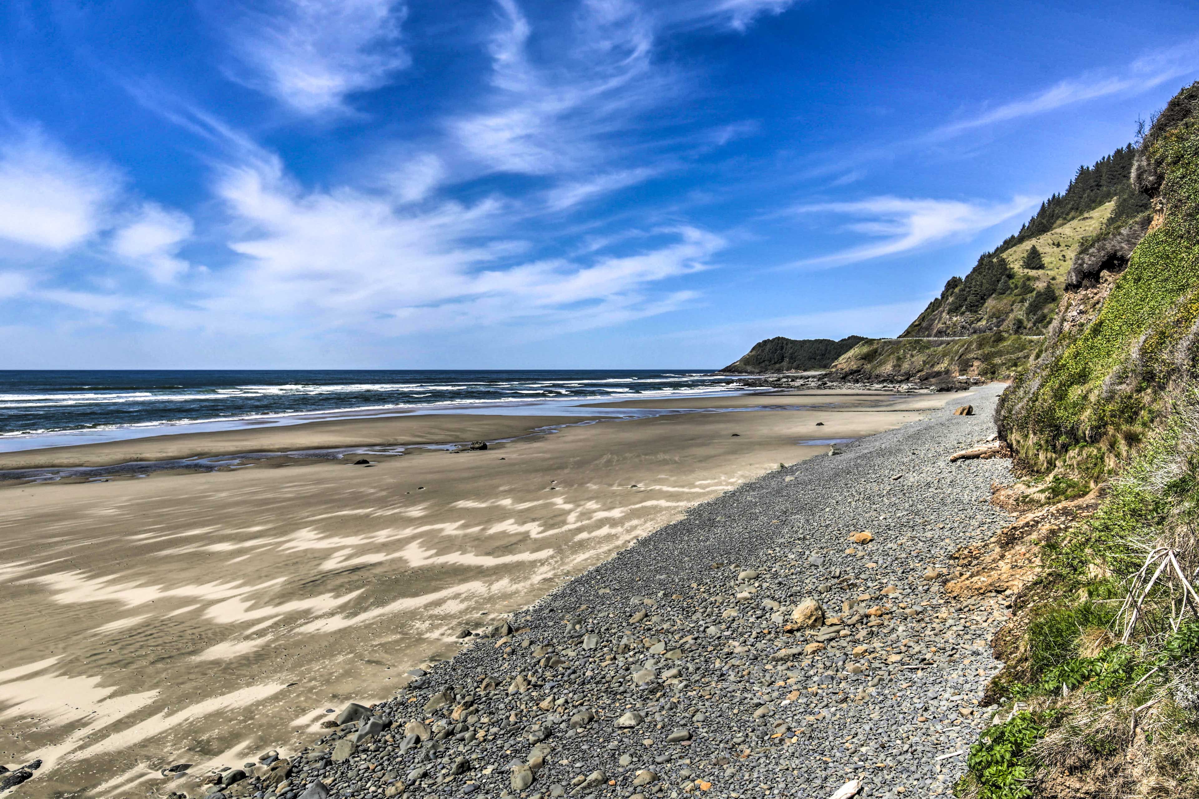 Dramatic seaside cliffs line the Oregon shore!