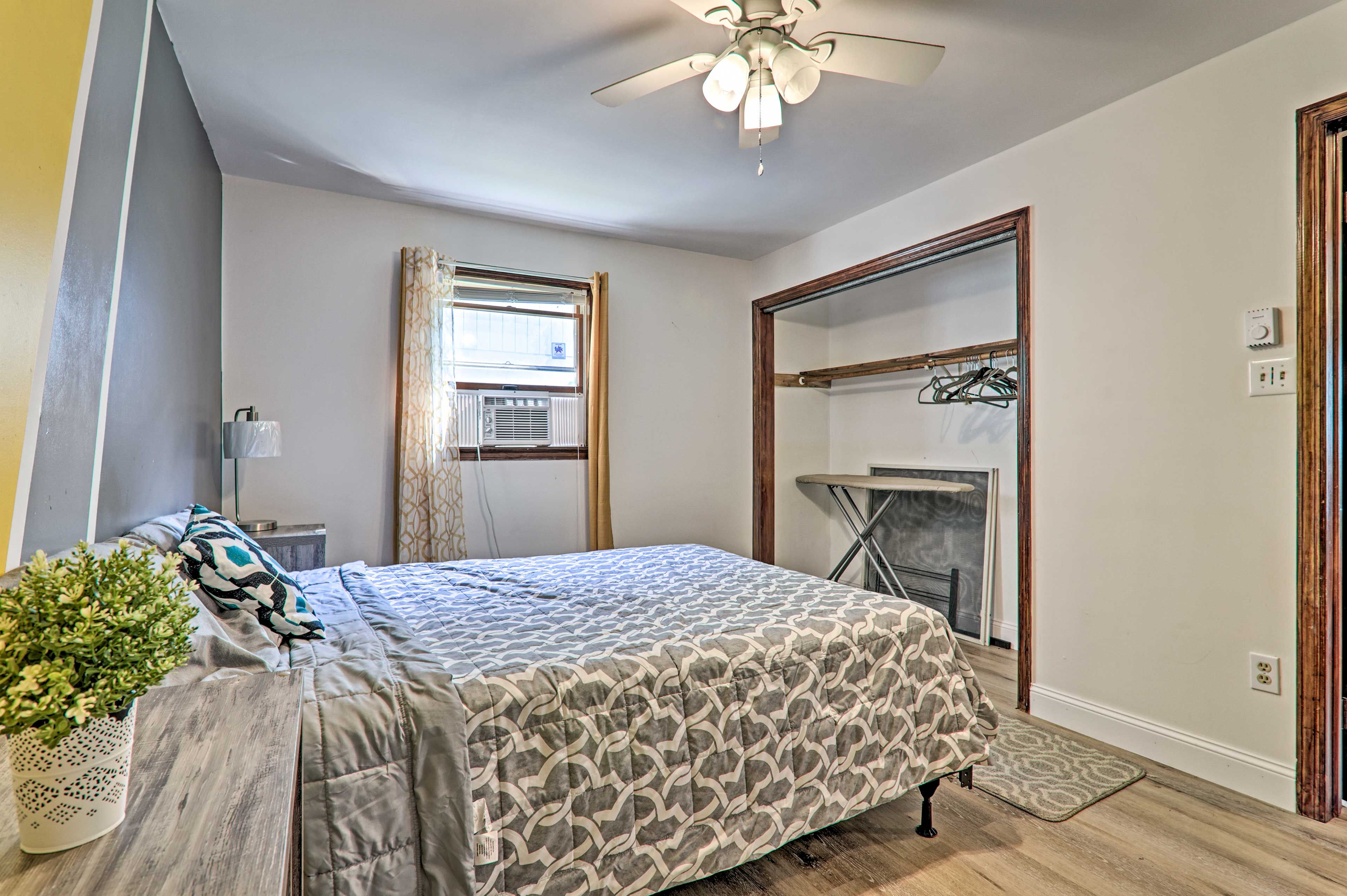 Bedroom 3 | Queen Bed