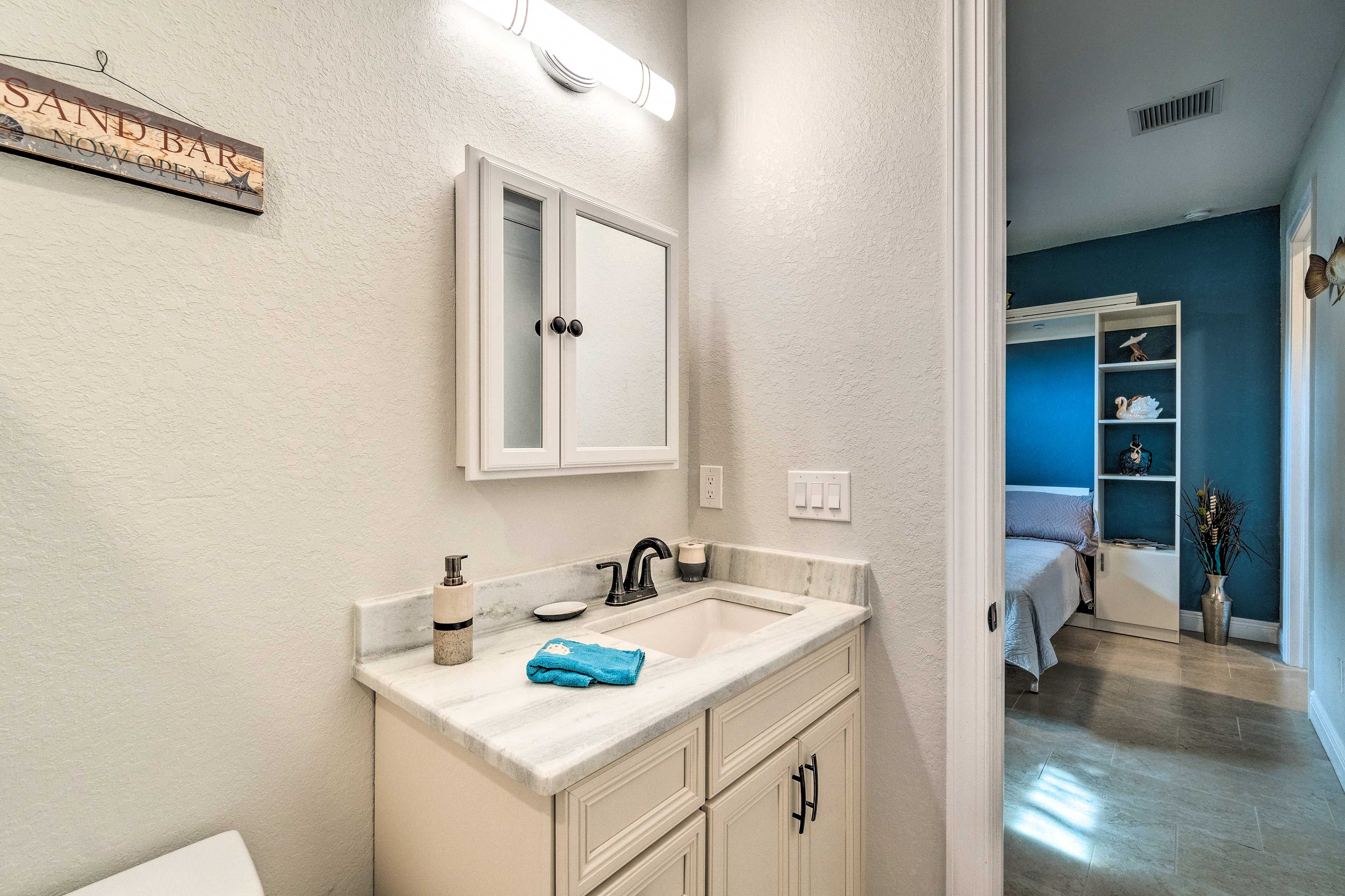 Freshen up before heading to Downtown Venice.