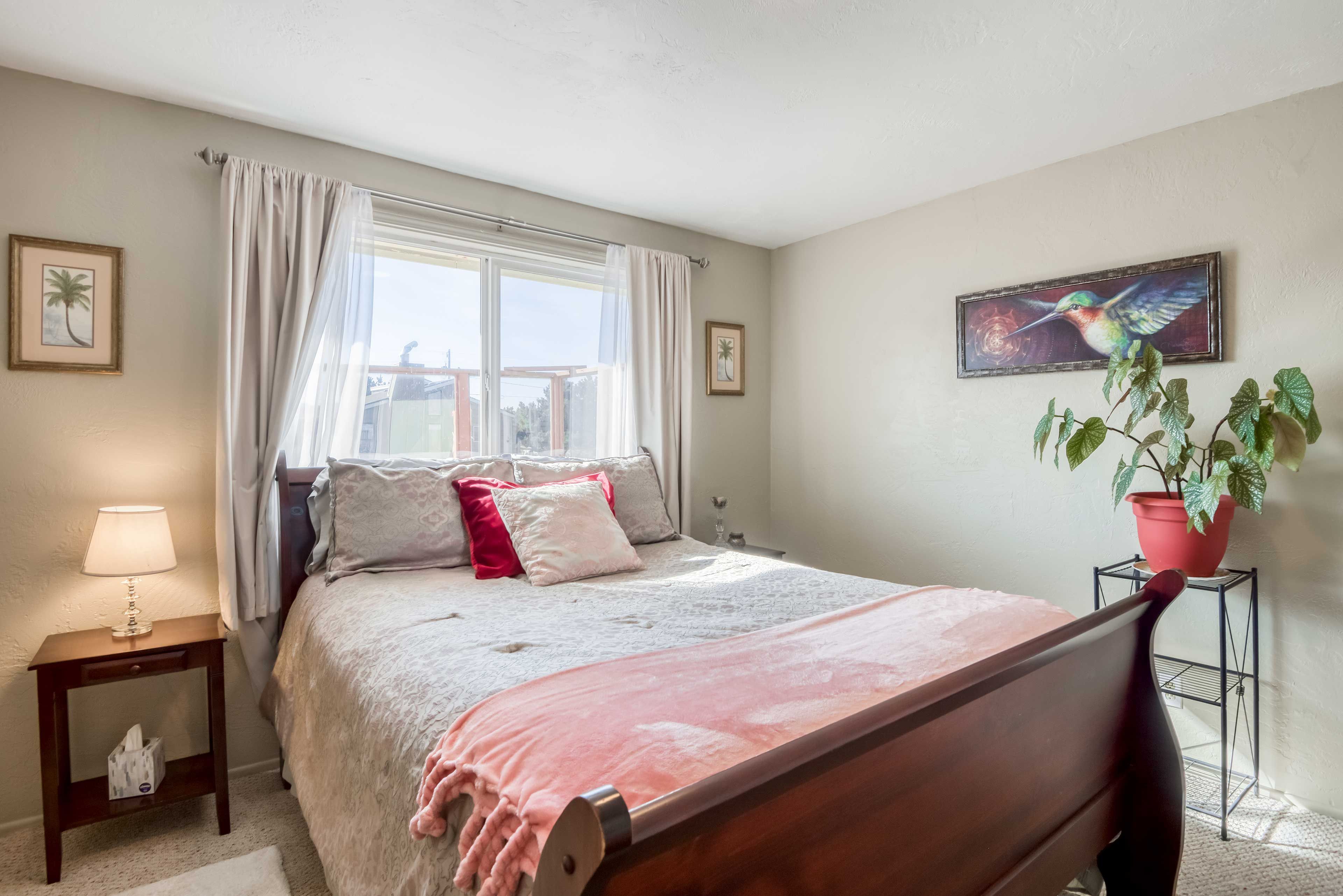 Bedroom 1 | Queen Bed