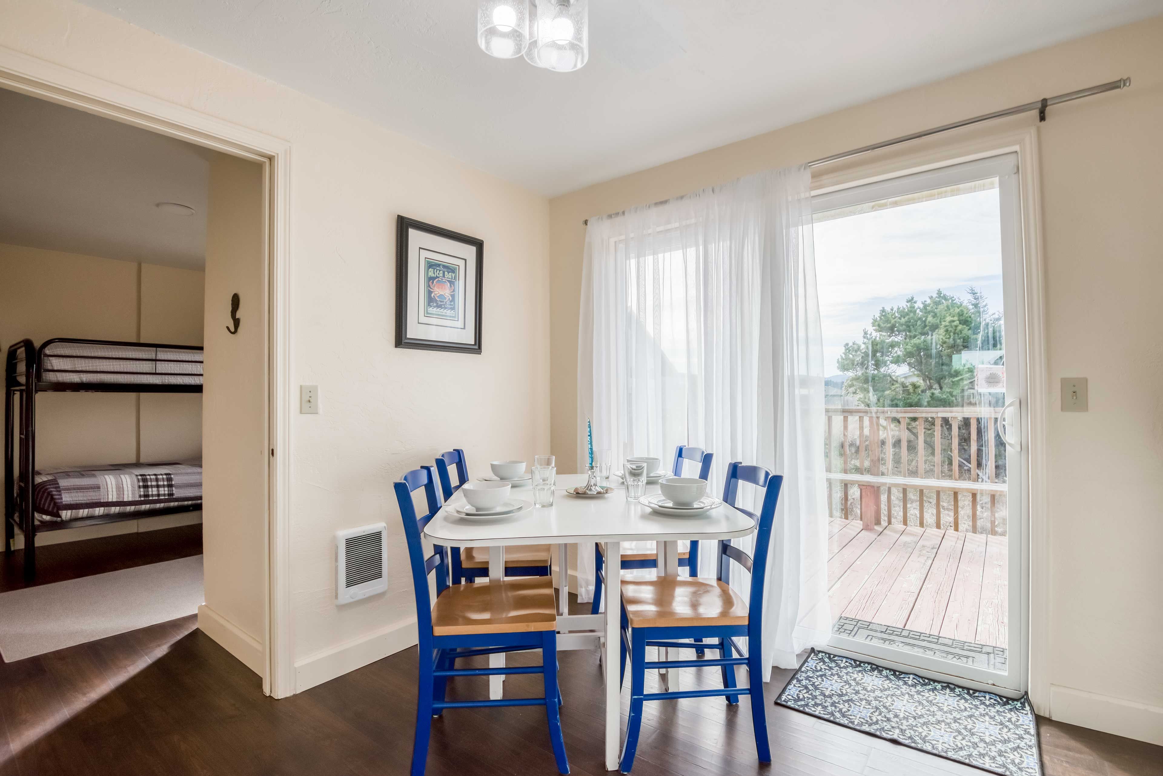 Dining Area | Dishes & Flatware Provided