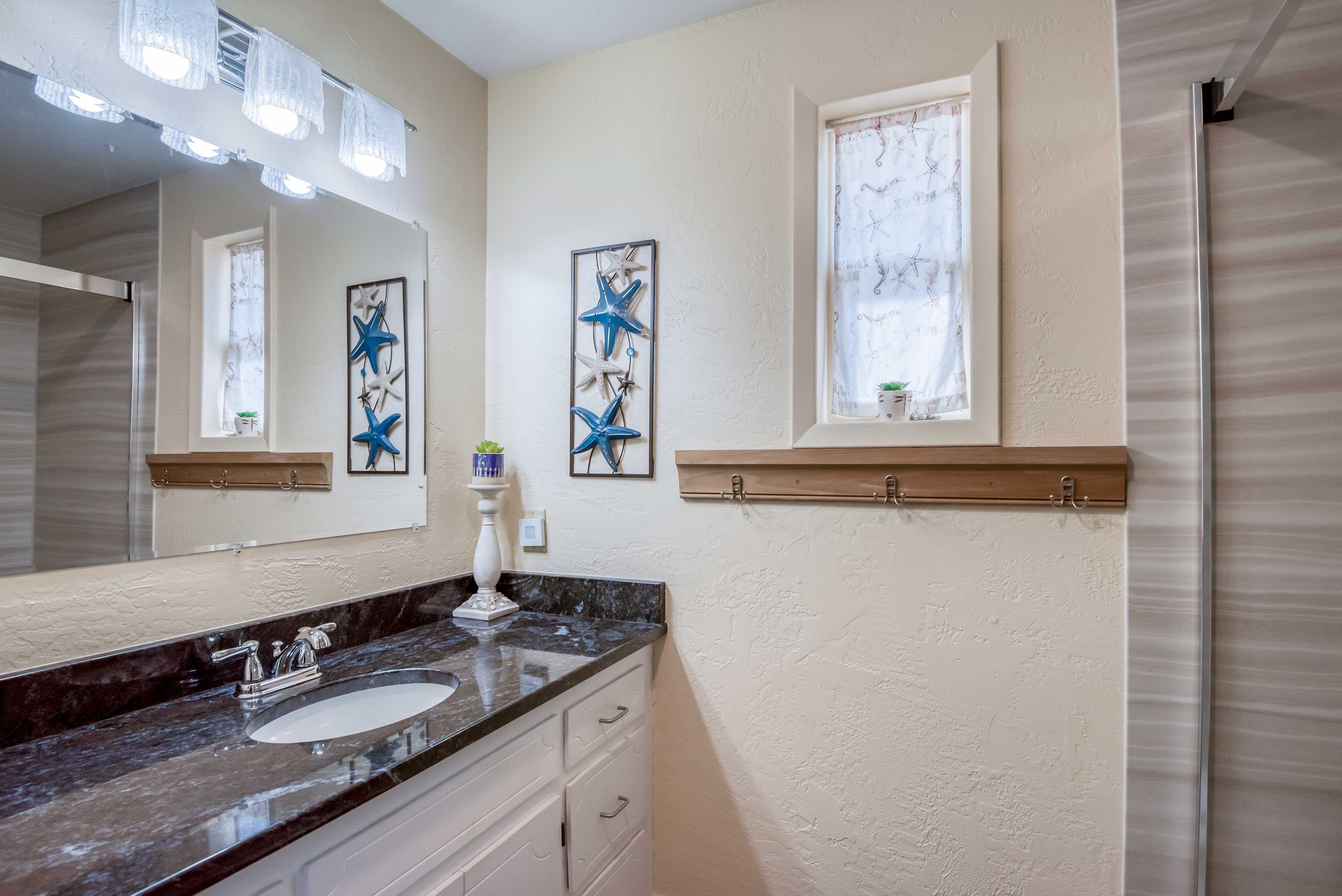 Full Bathroom | Towels & Linens Provided