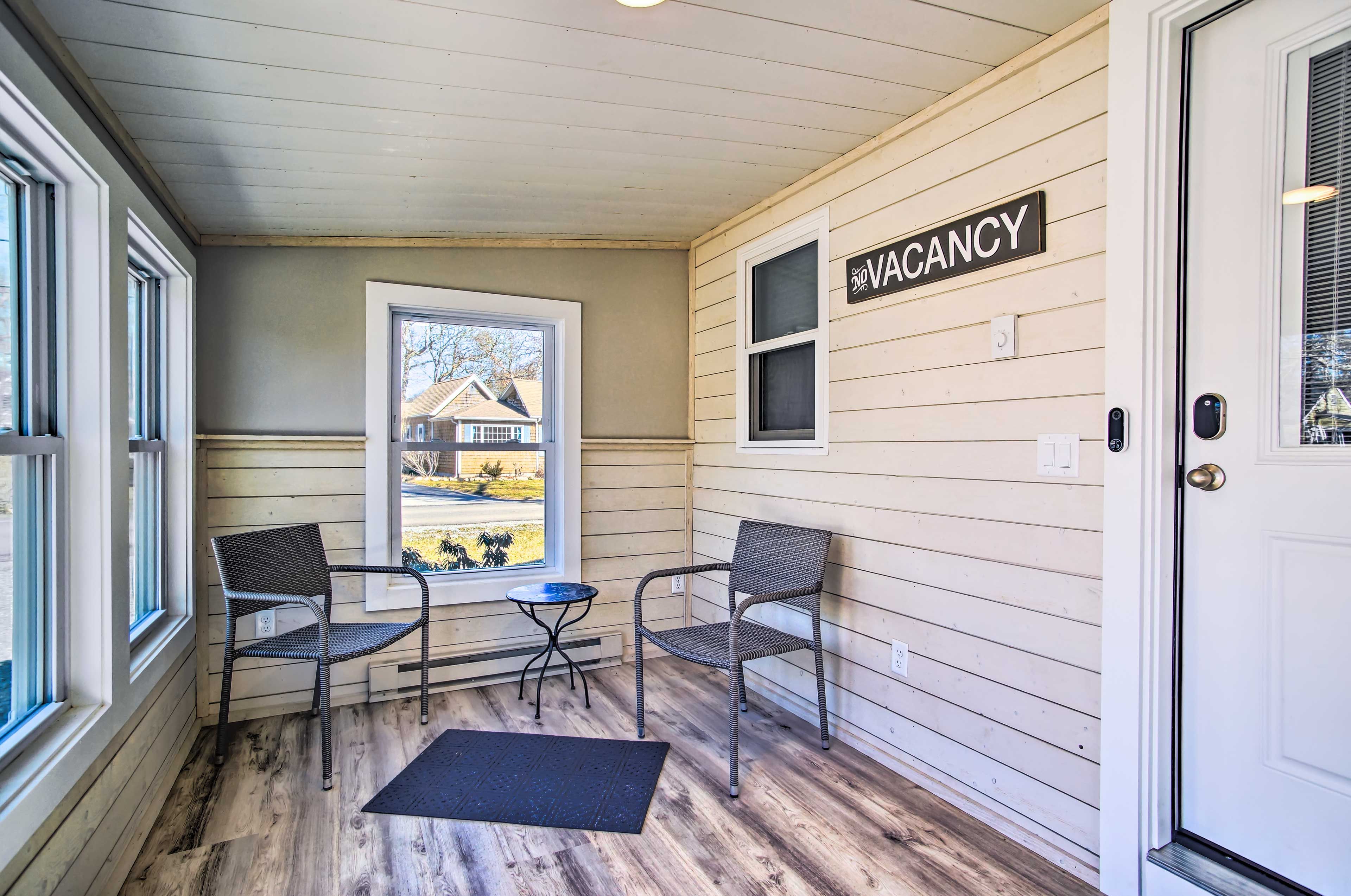Back Porch | 2-Person Dinette