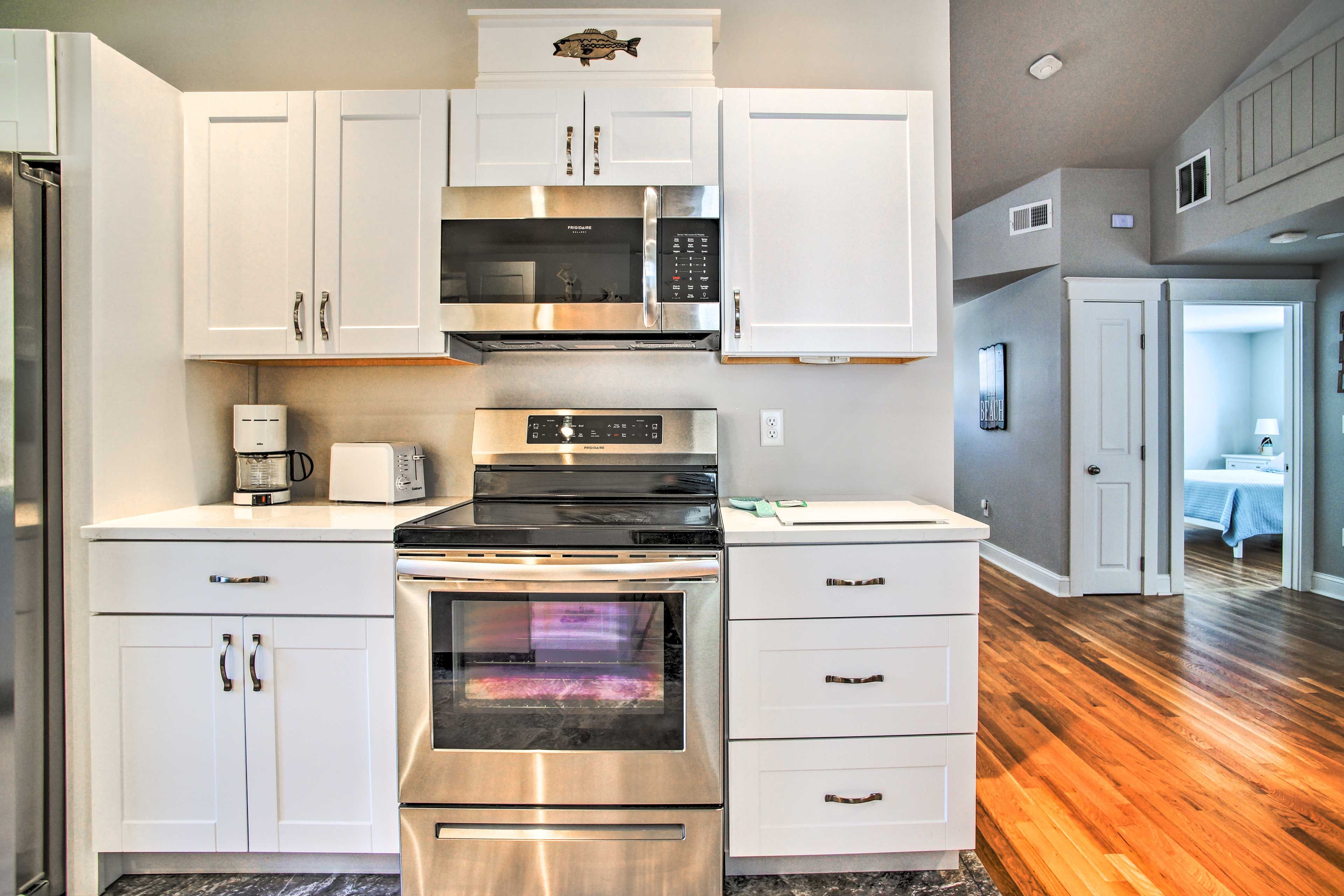 Fully Equipped Kitchen | Dishware & Silverware