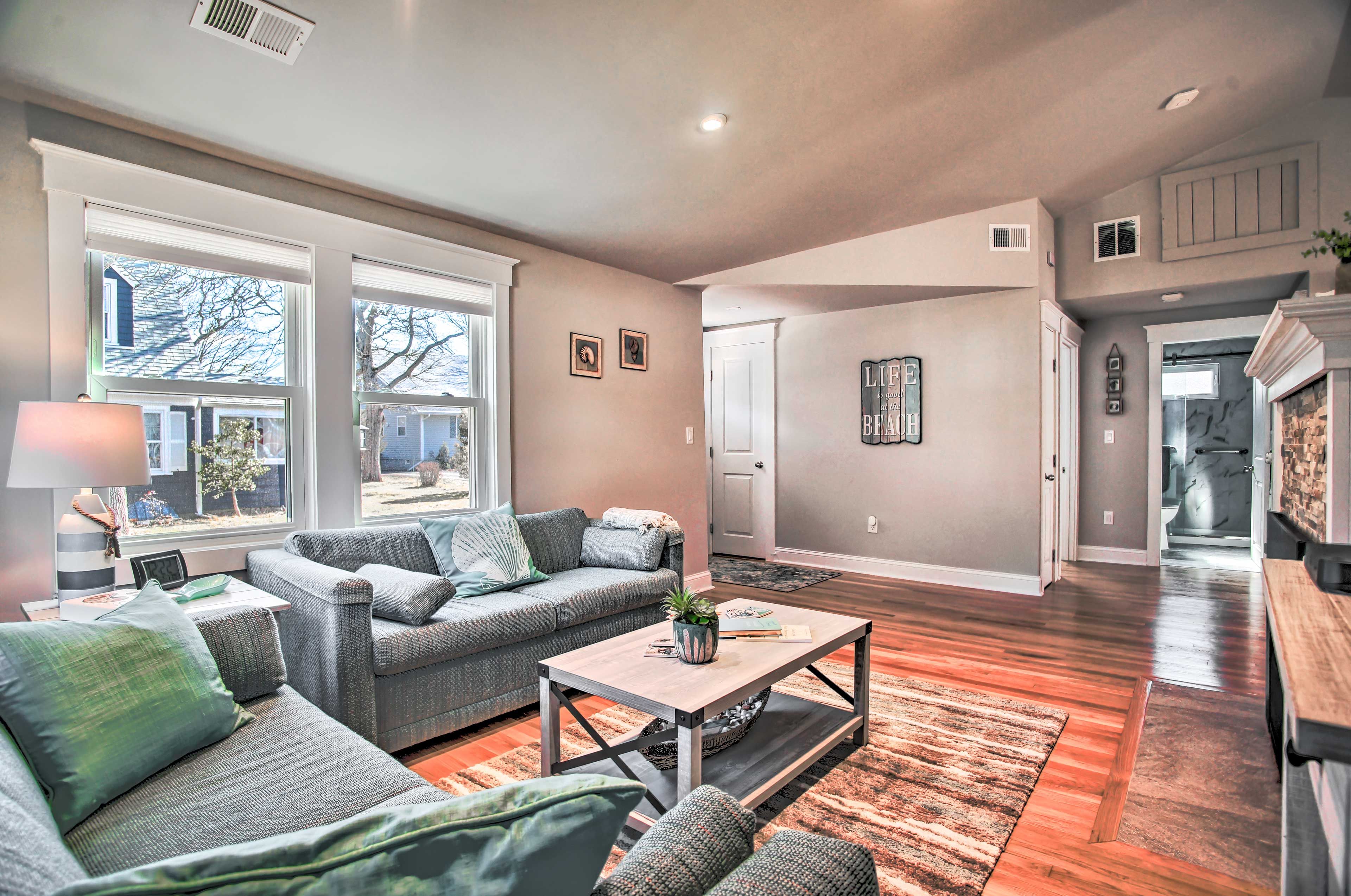 Living Room | Central A/C | Free WiFi