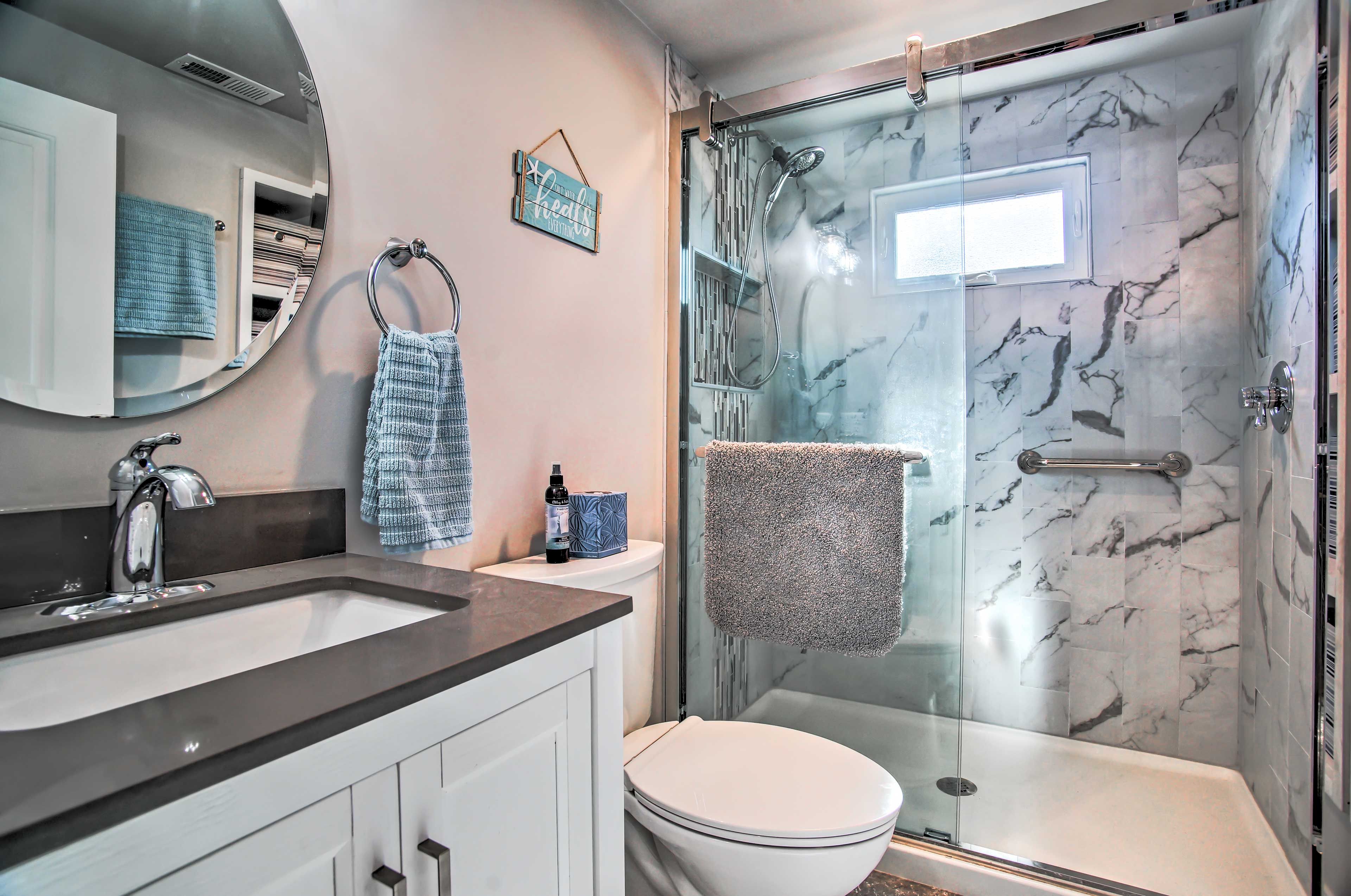 Full Bathroom | Complimentary Toiletries | Towels Provided