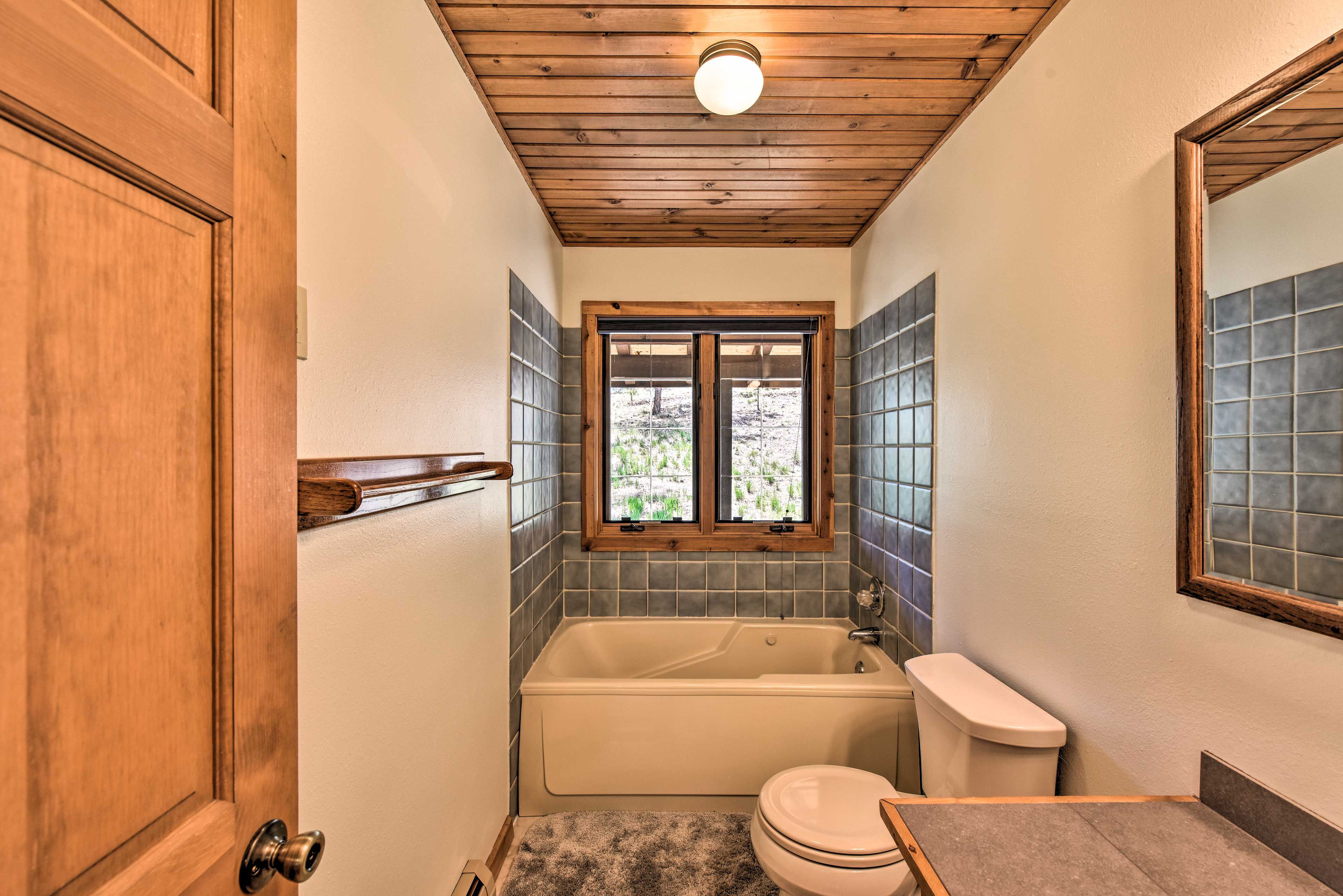 Full Bathroom | Linens & Towels