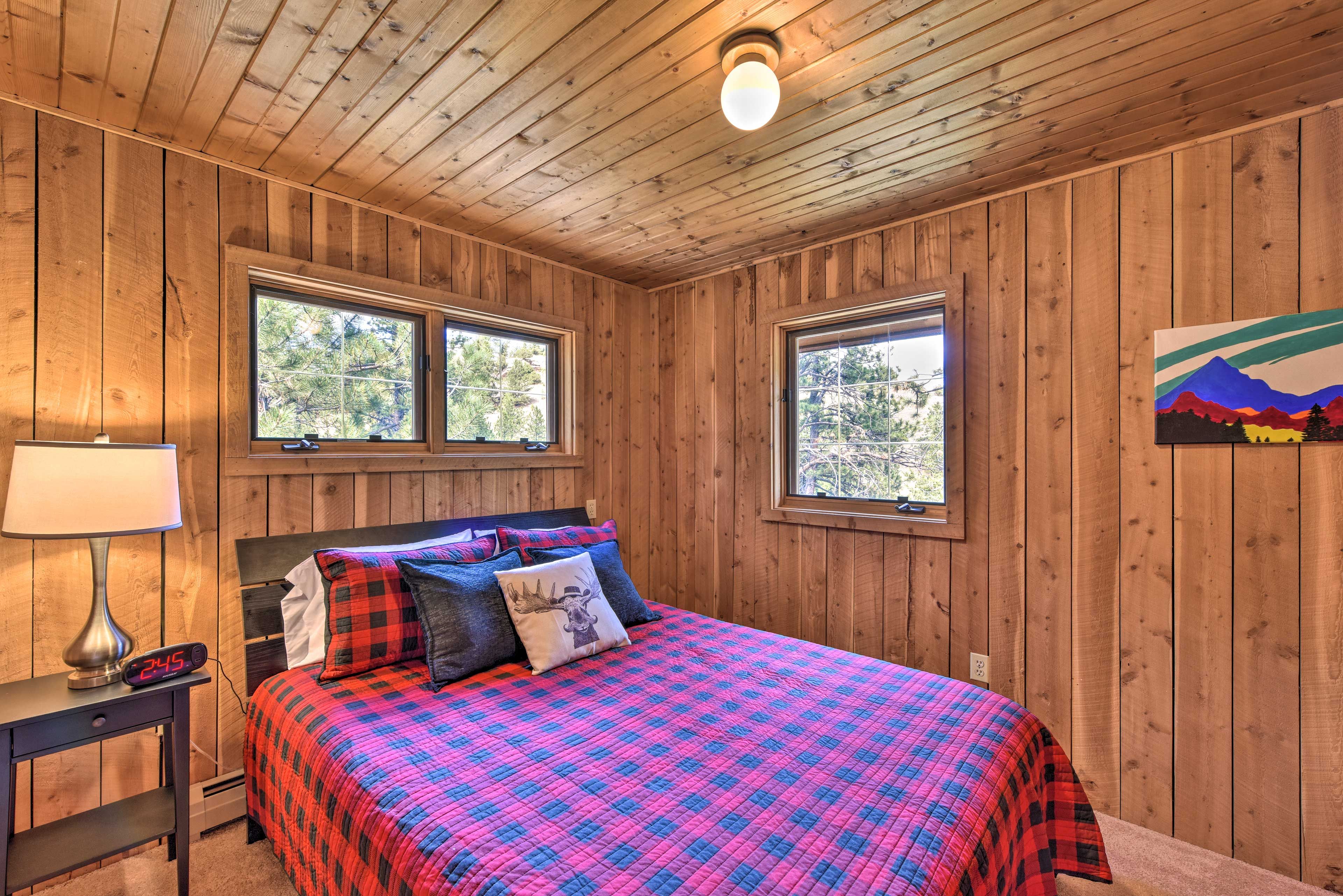 Bedroom 1 | Queen Bed