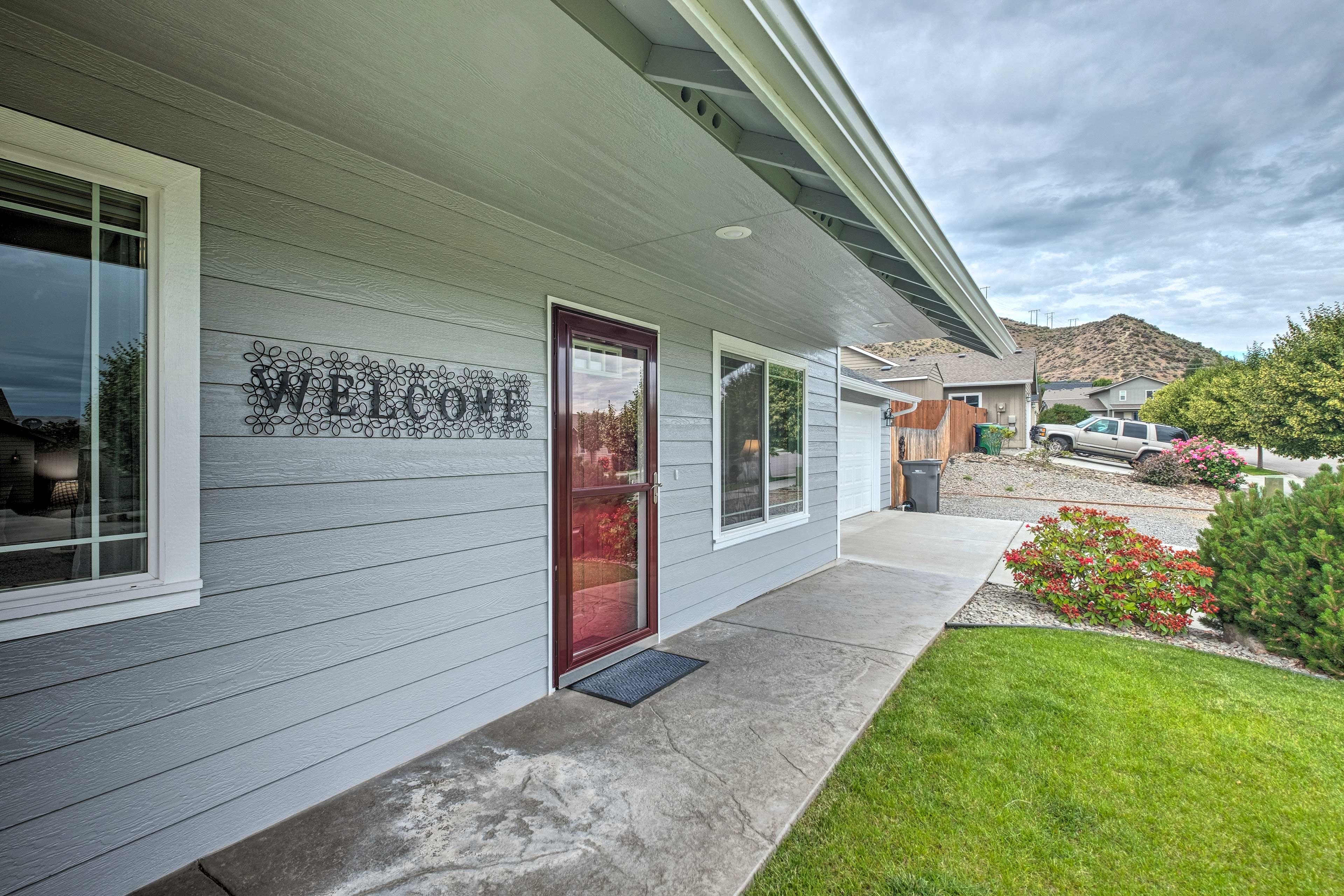 This Wenatchee home welcomes you to Washington!