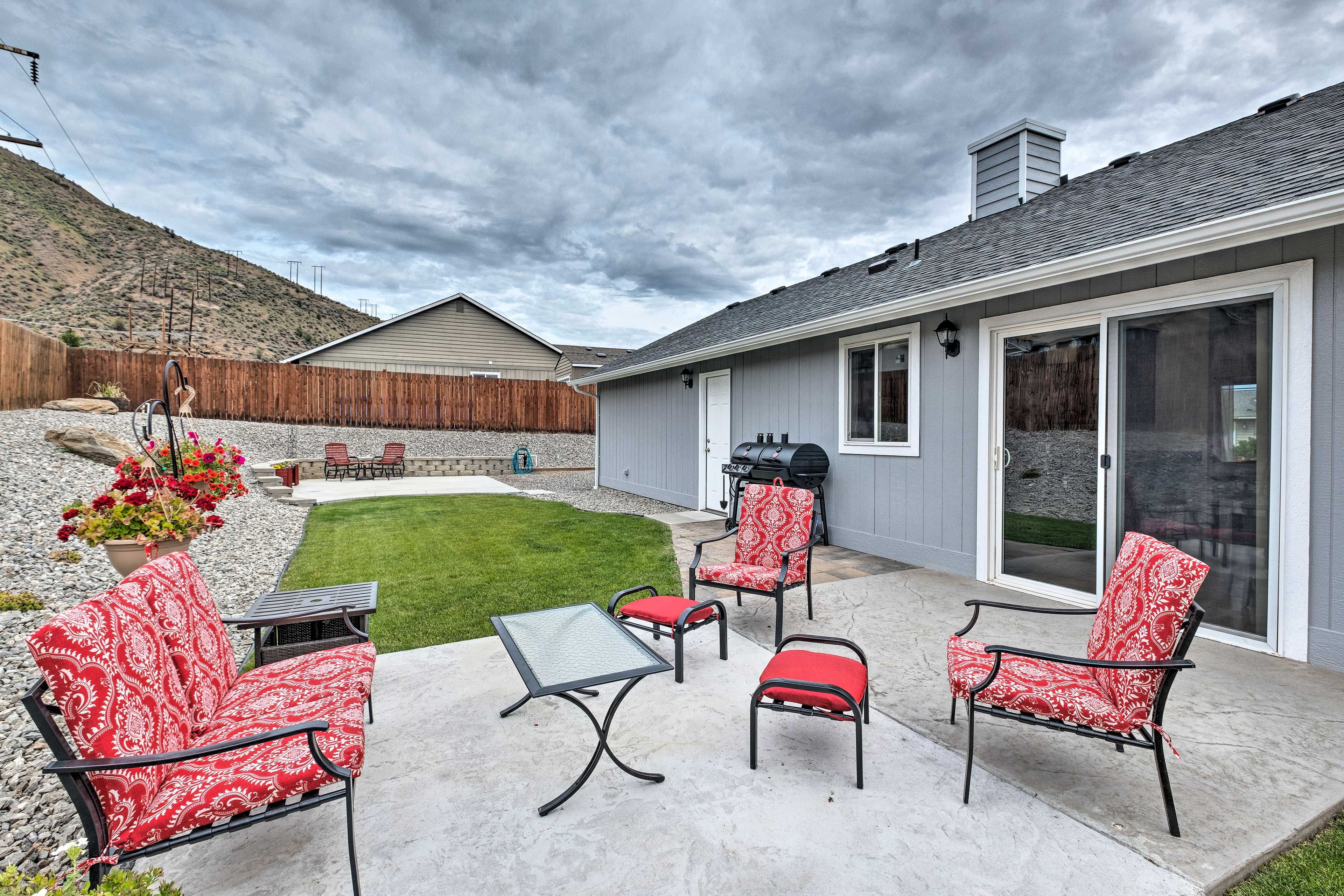 Get away to Wenatchee and stay at this spacious, comfortably appointed home!