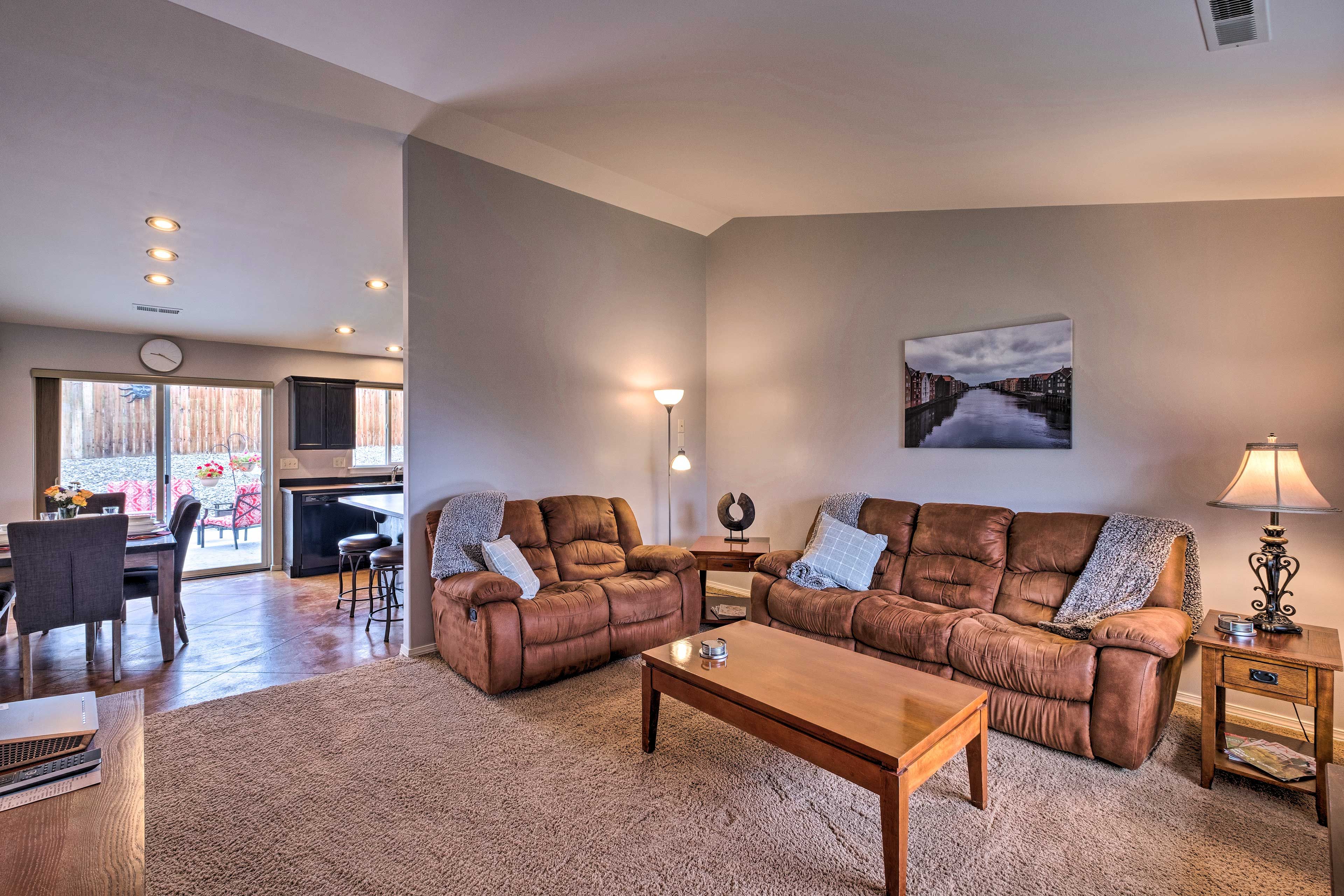 Take it easy in the recliners under the vaulted ceiling.