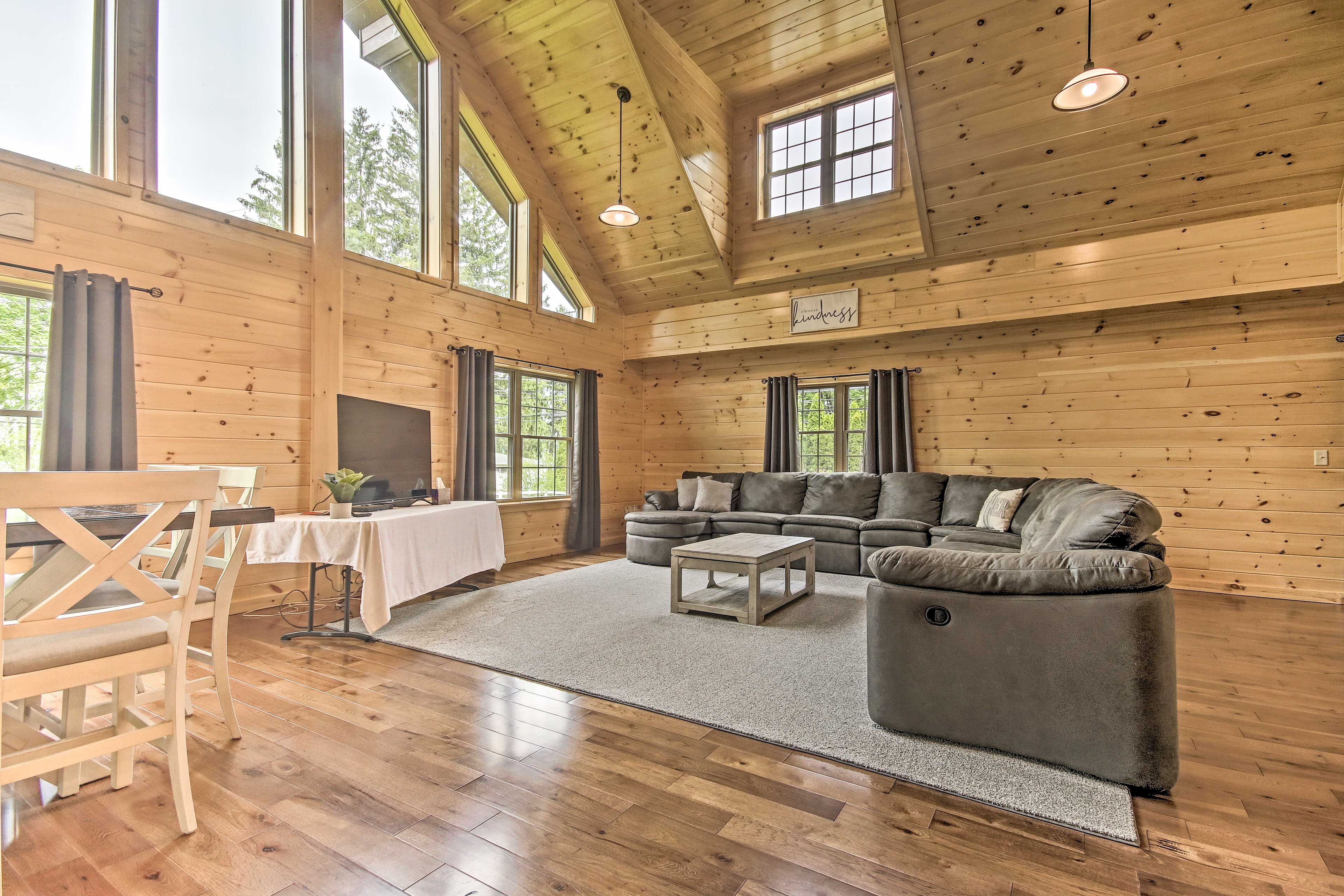 Living Area | Free WiFi | Smart TV