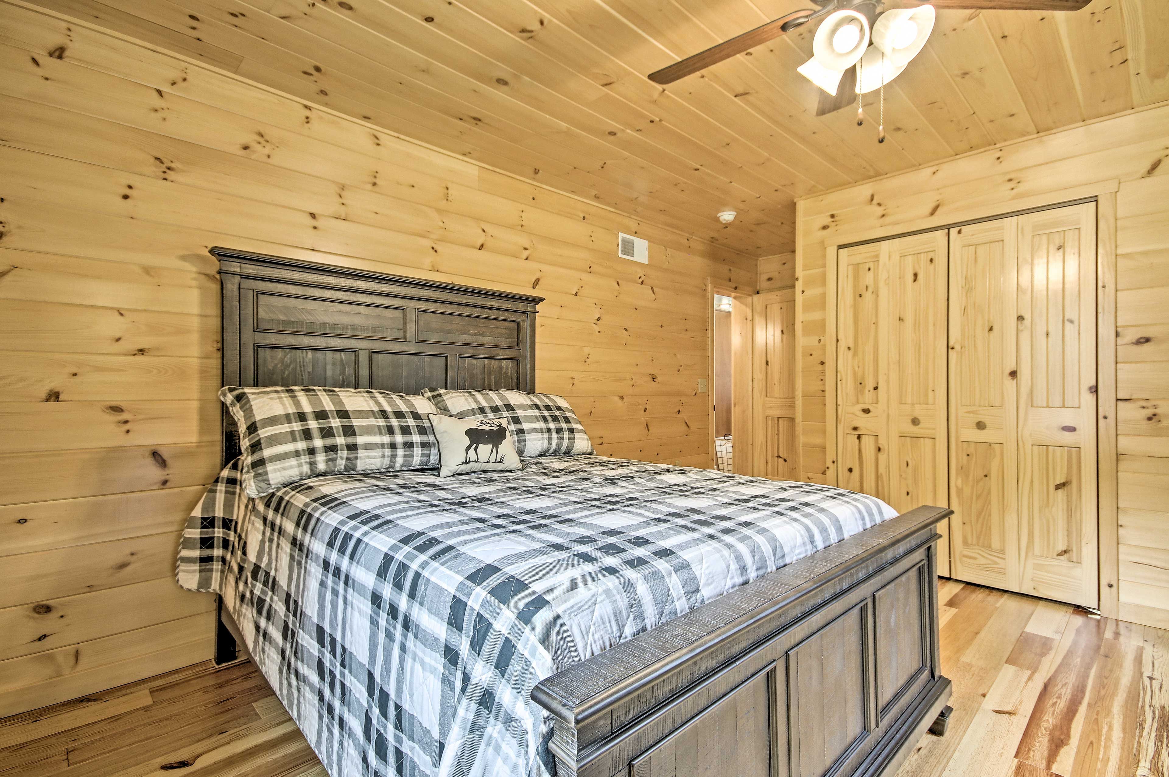 Bedroom 2 | Queen Bed