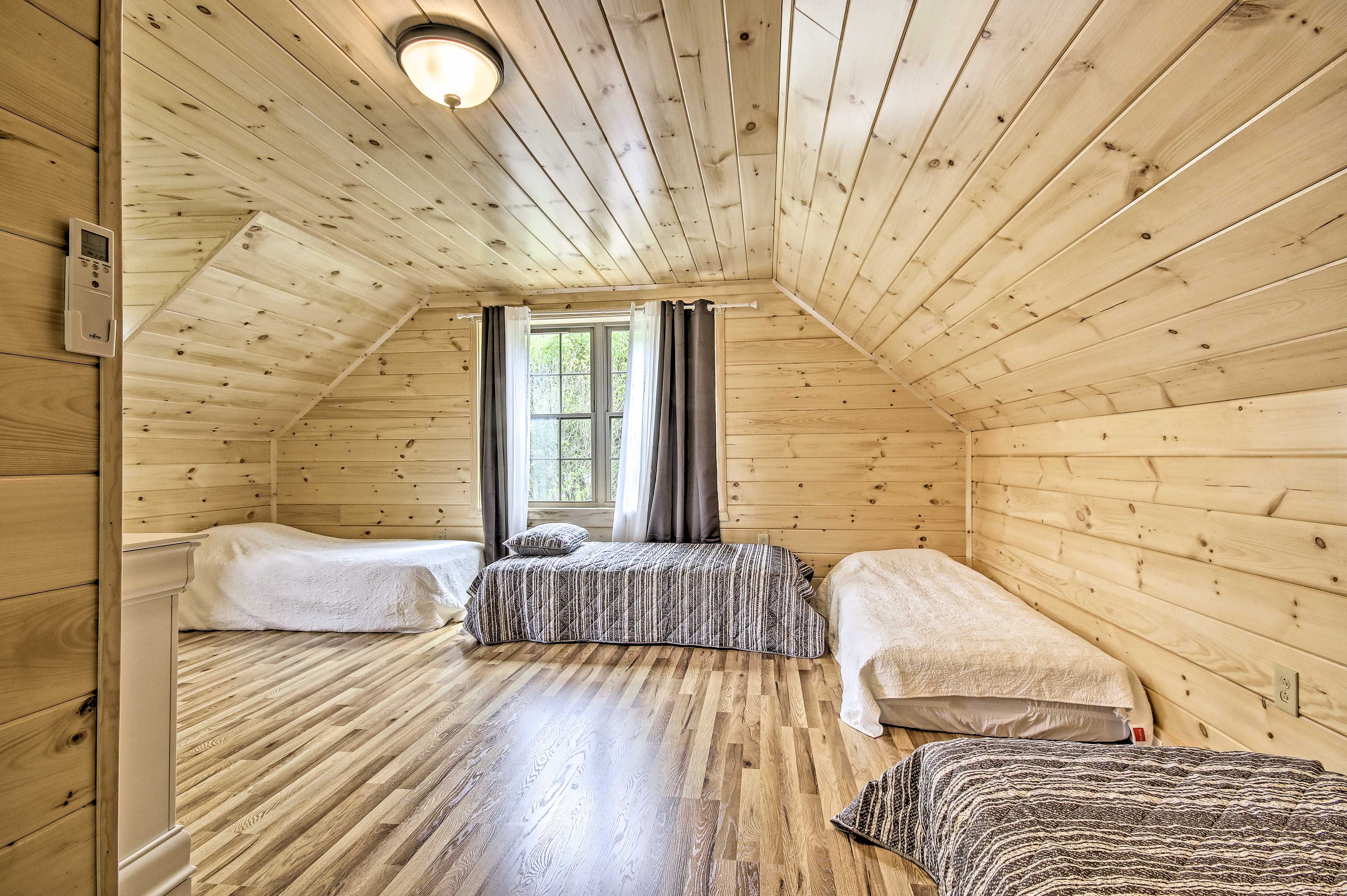 Bedroom 3 | 5 Twin Beds