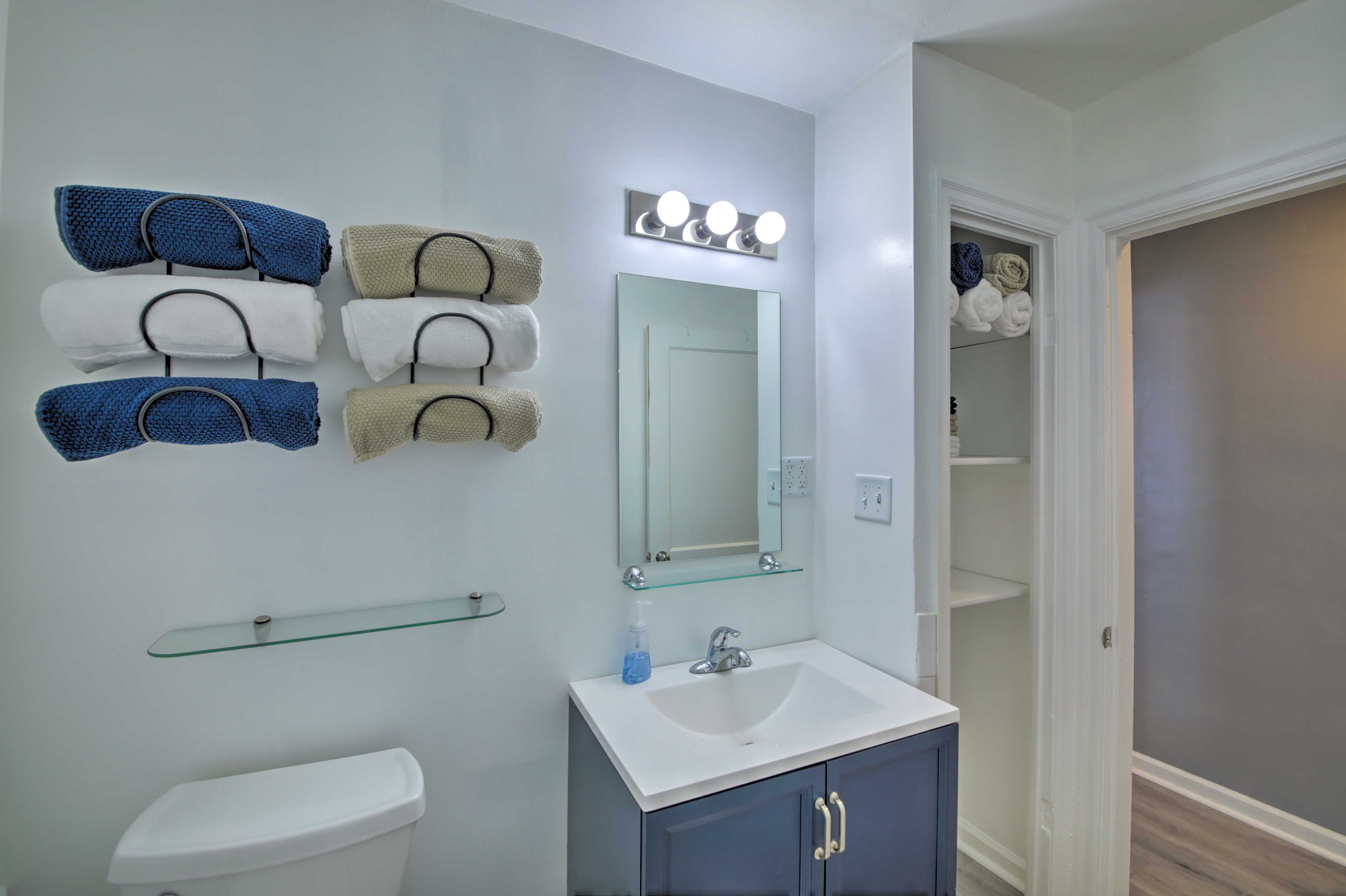 Full Bathroom | 1st Floor