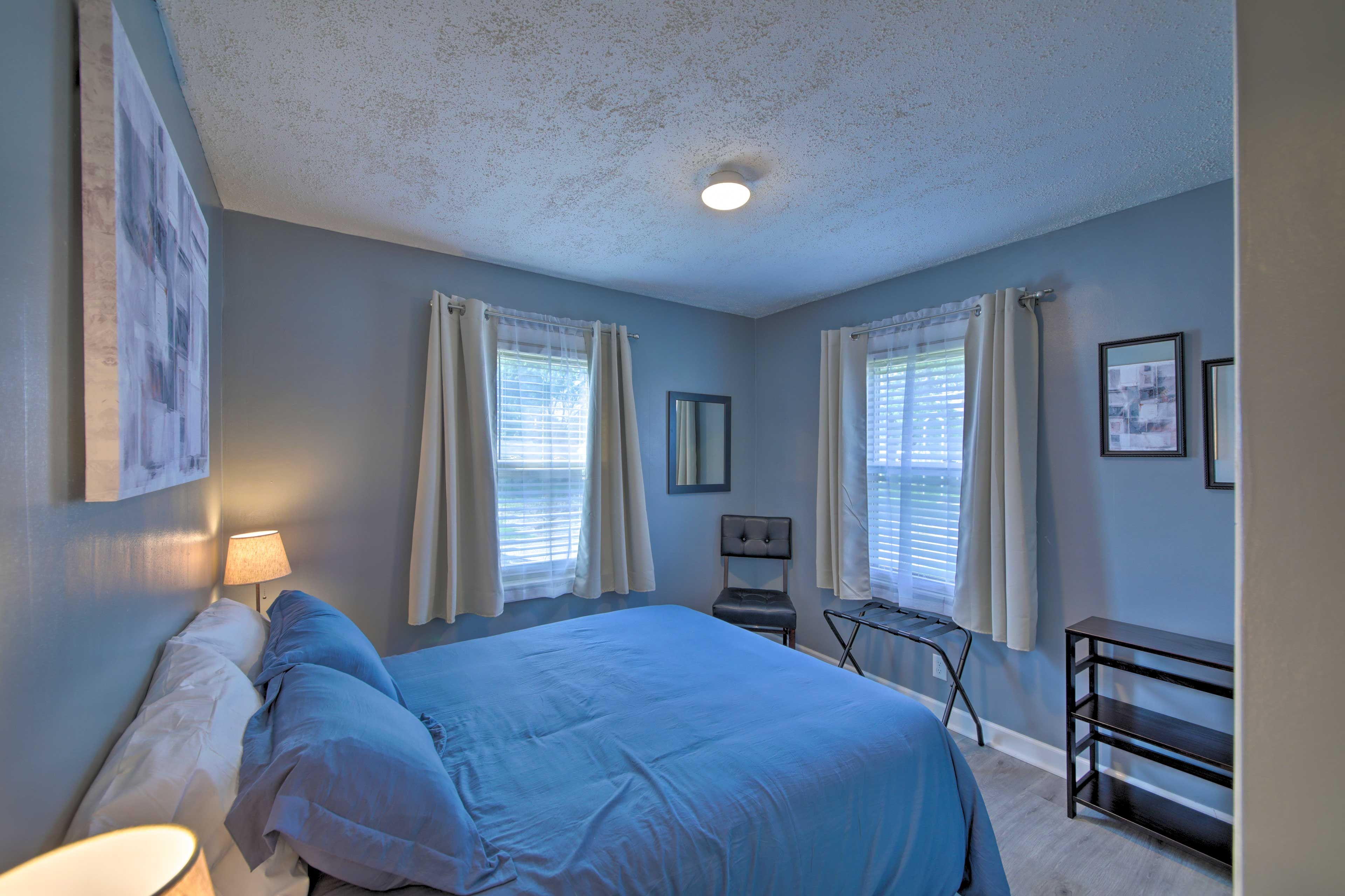 Bedroom 2 | Queen Bed | 1st Floor