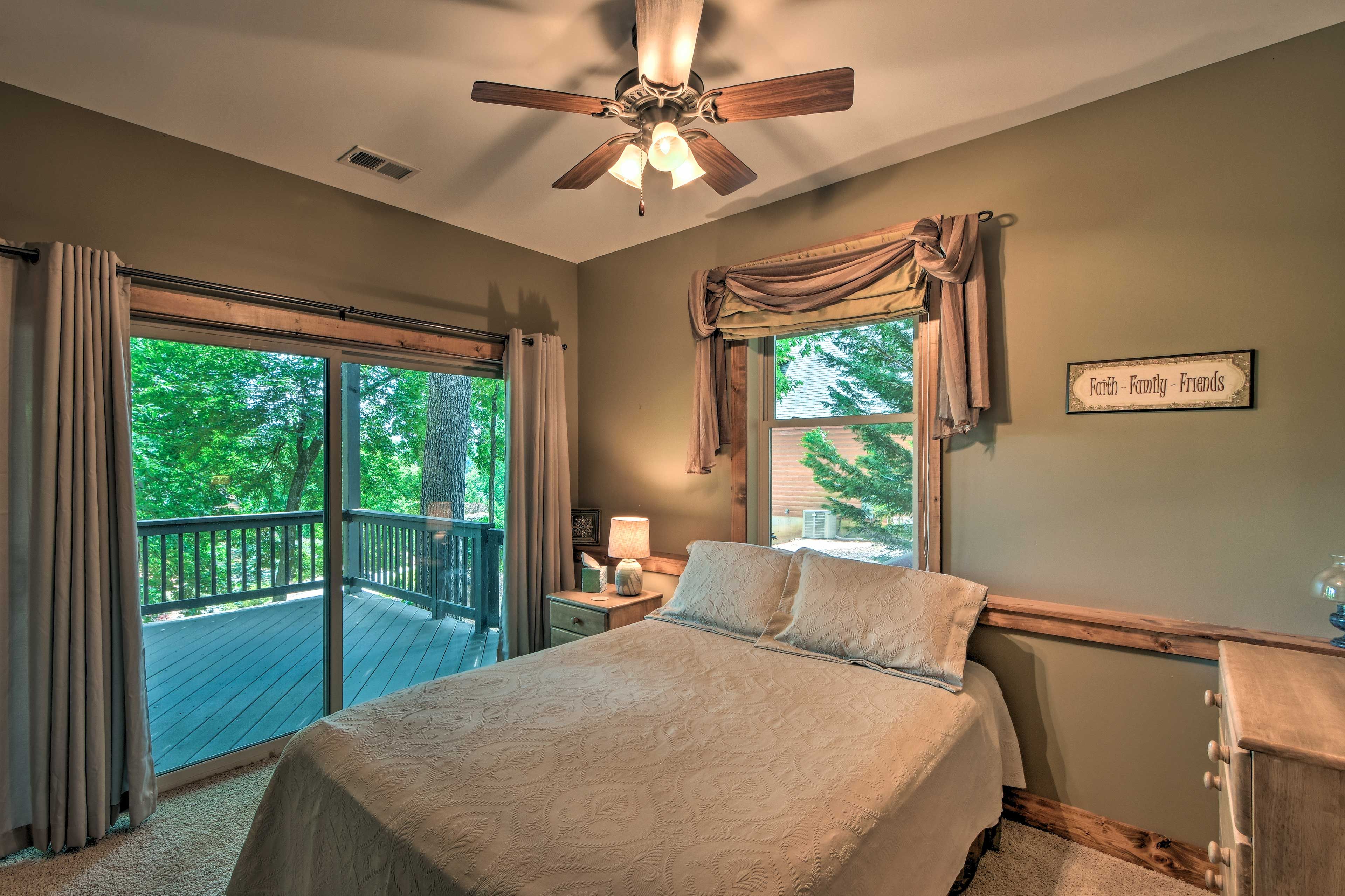 Bedroom 2 | Queen Bed | Basement Level | Steps Required
