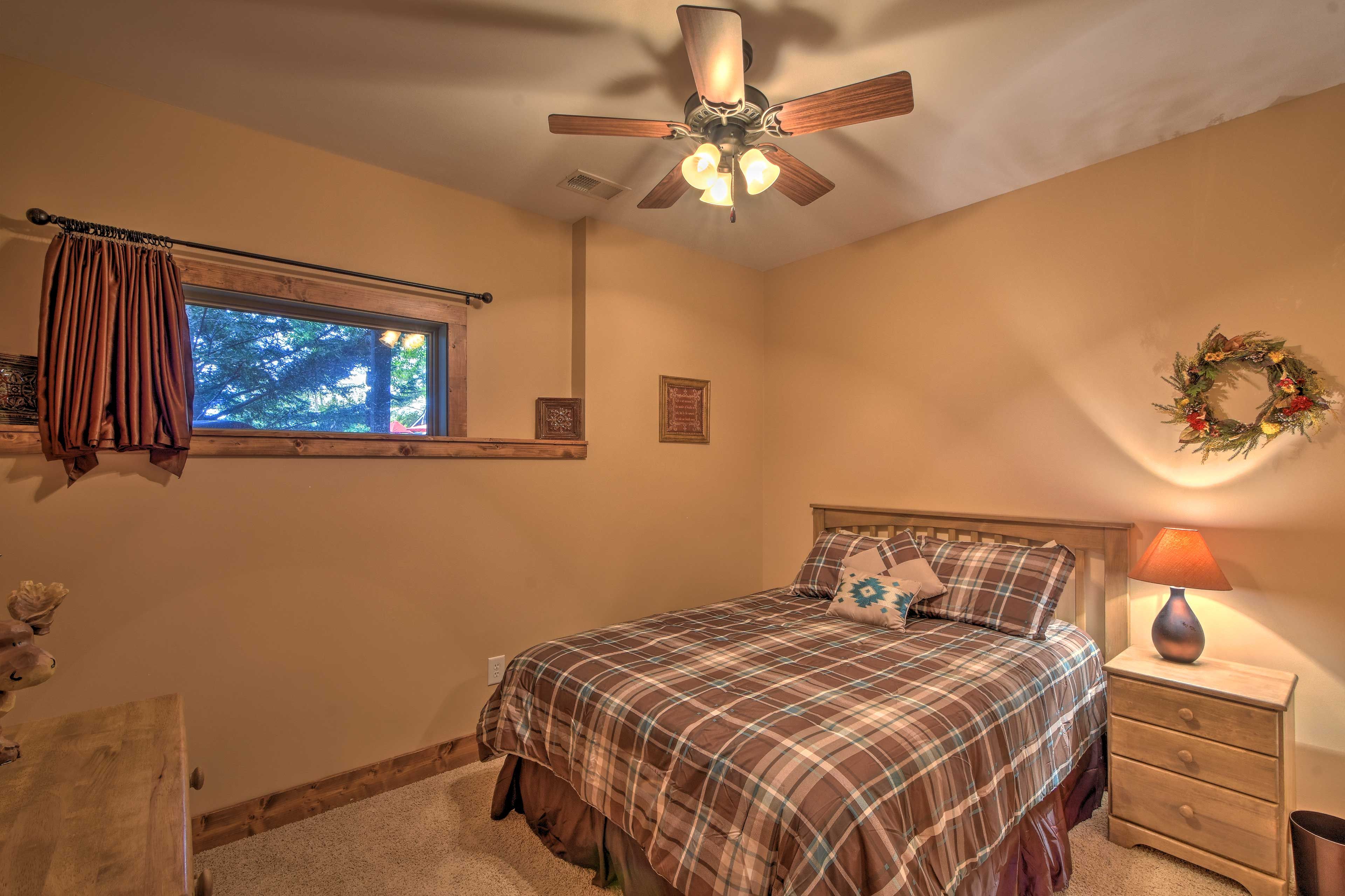 Bedroom 3 | Queen Bed | Basement Level | Steps Required