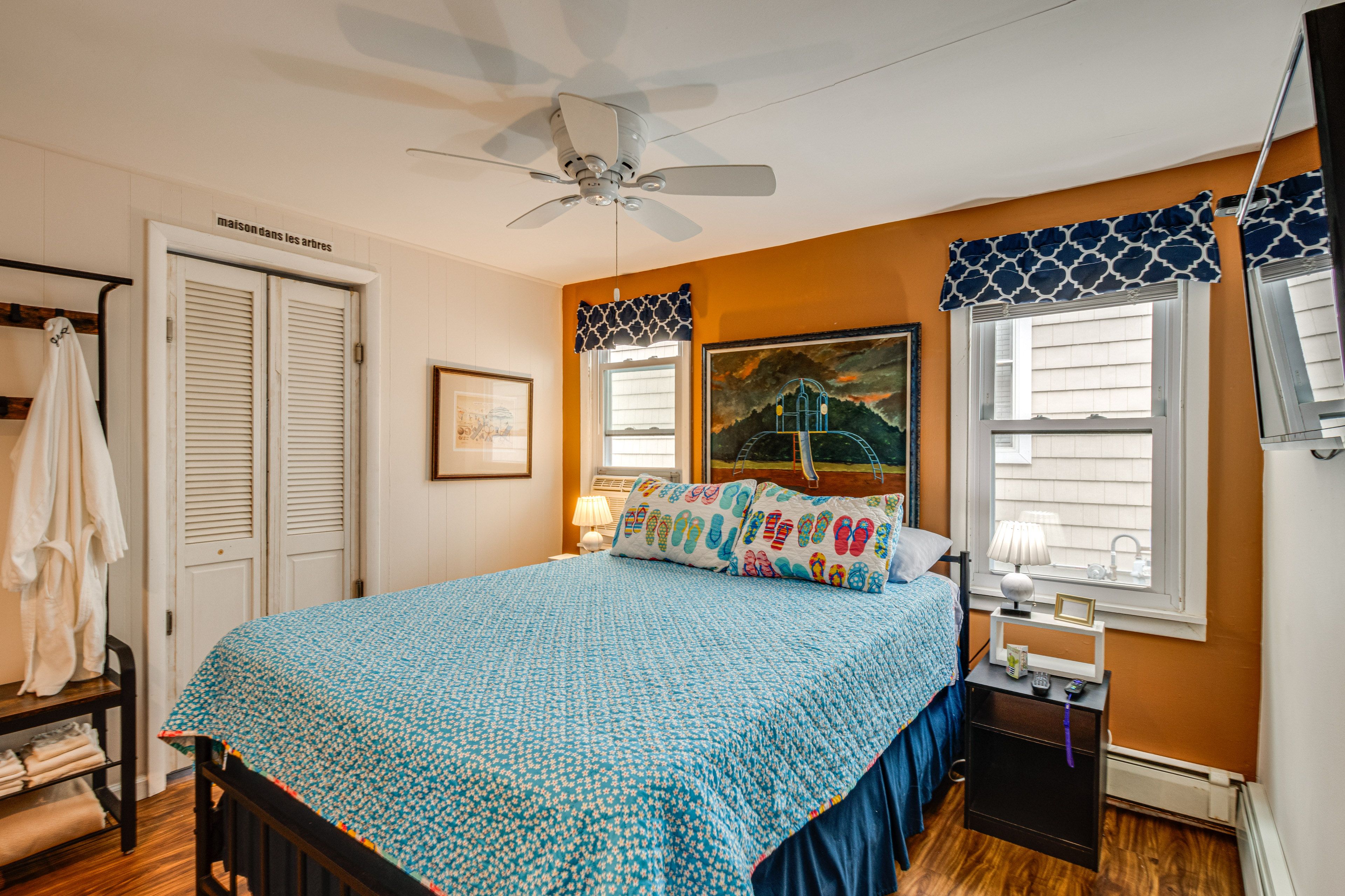 Bedroom | Full Bed | Smart TV with Roku | Linens Provided