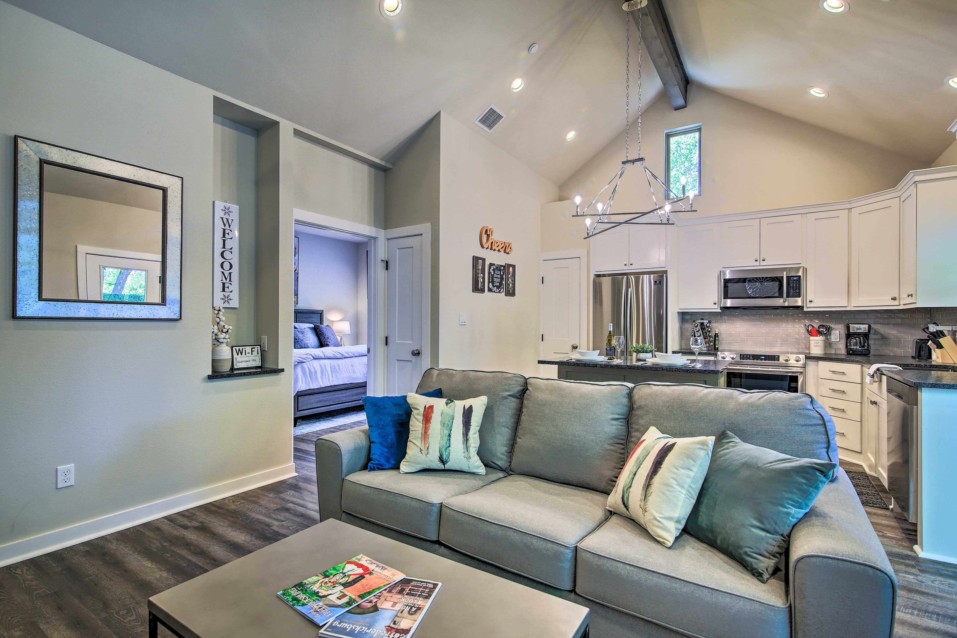 Unwind on the couch and map out your next winery visit.