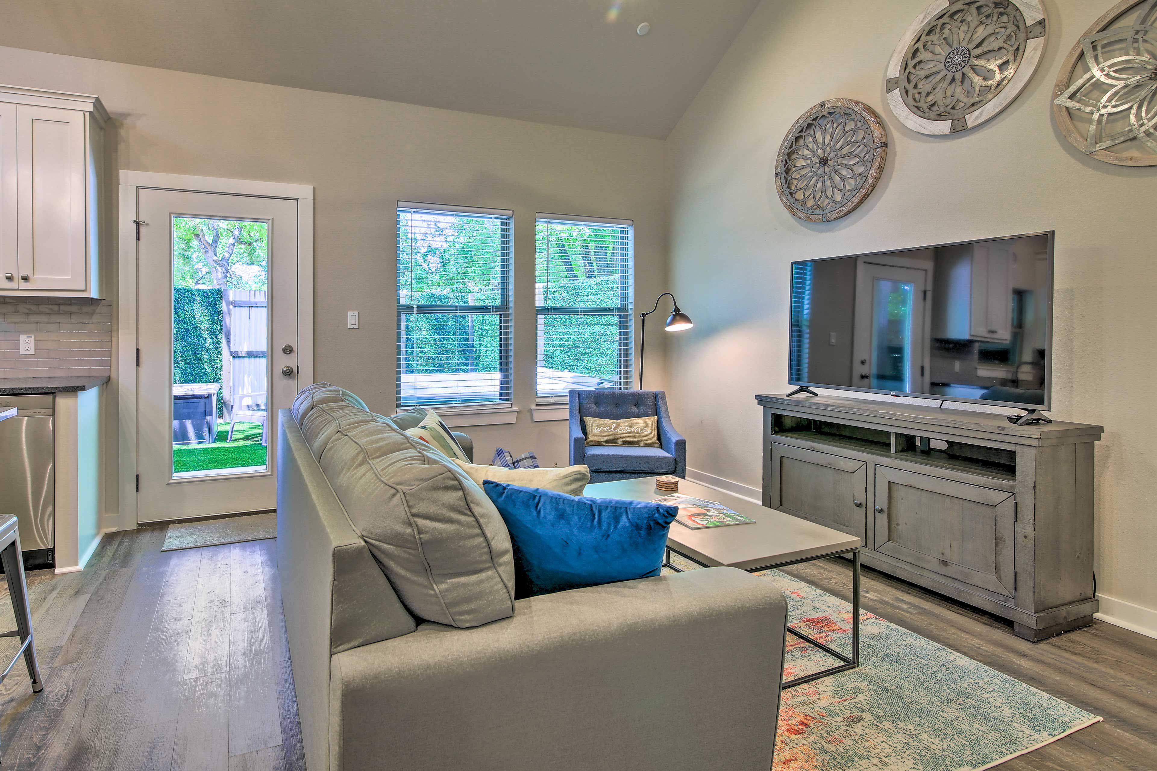 Enjoy a romantic retreat for 2 in the scenic Texas Hill Country.