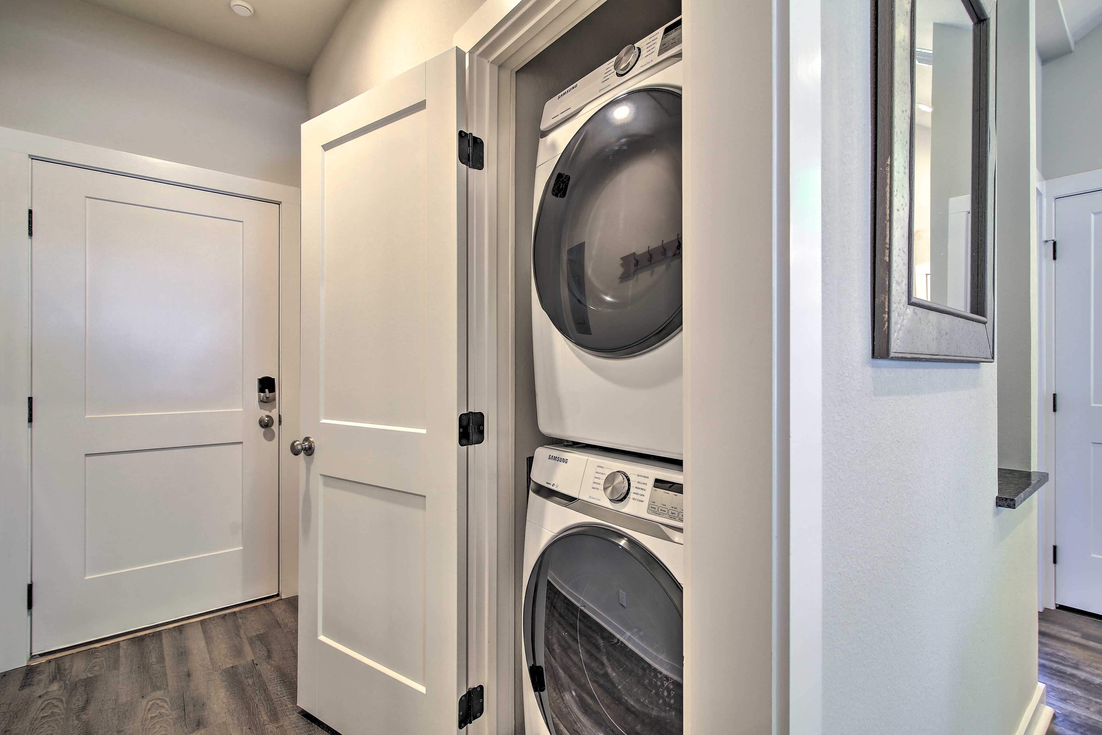 In-unit laundry machines make washing a cinch!