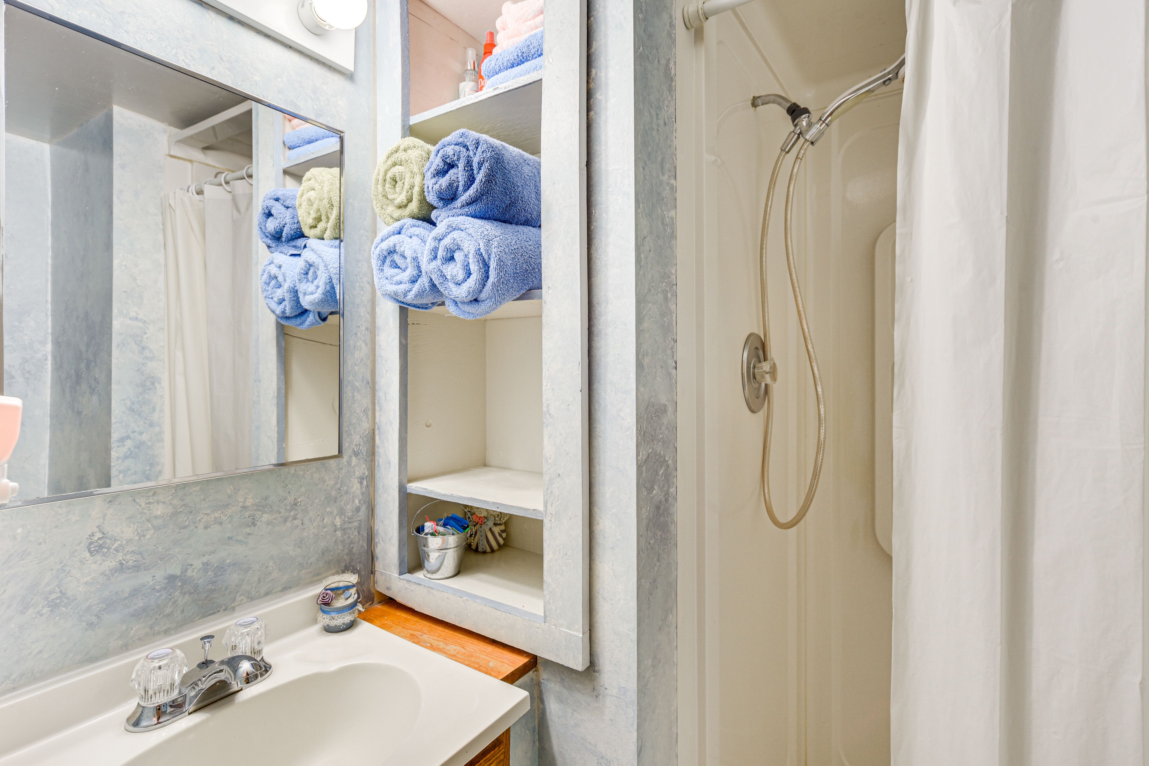 Full Bathroom | Complimentary Toiletries