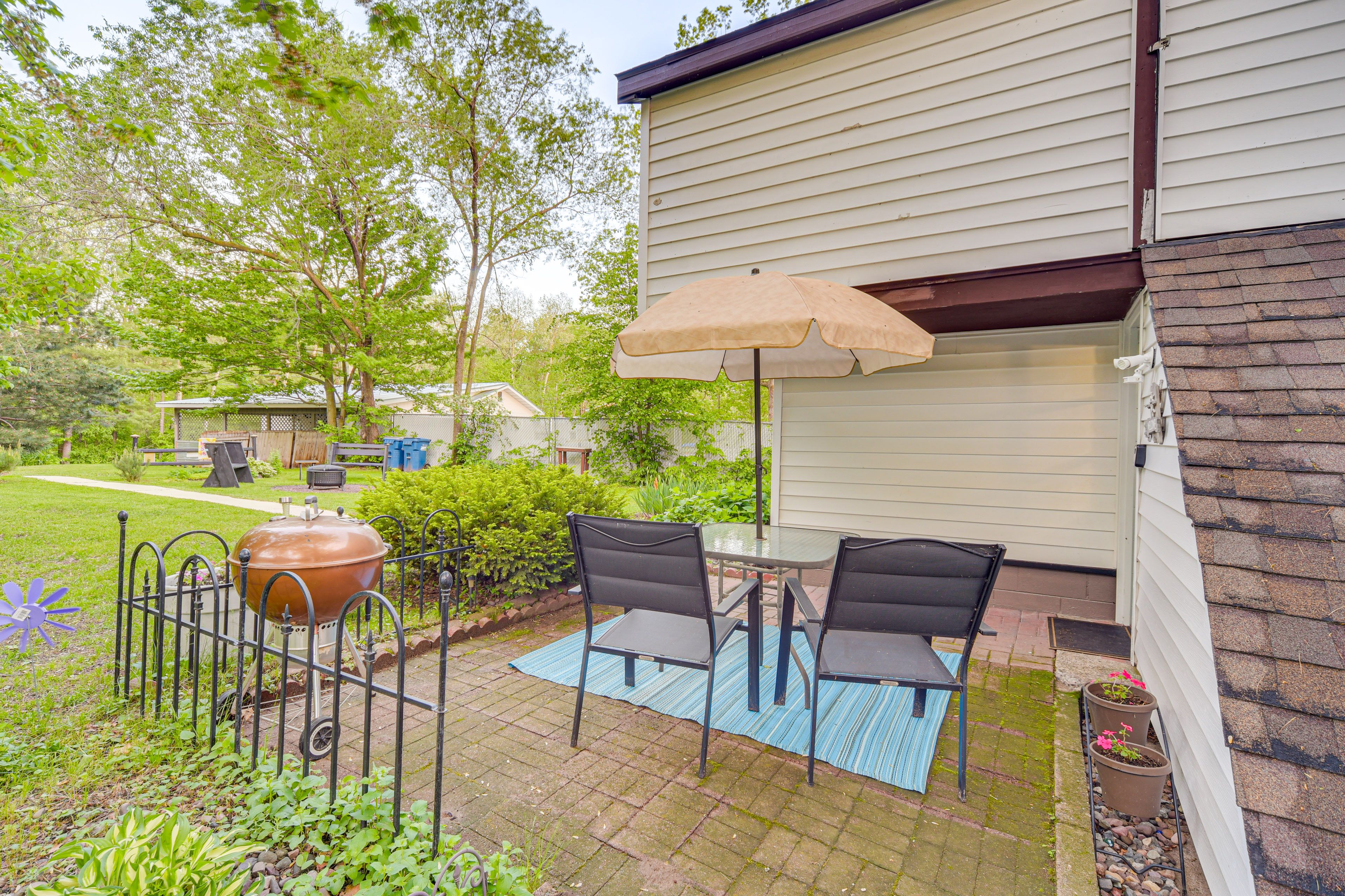 Private Patio | Charcoal Grill