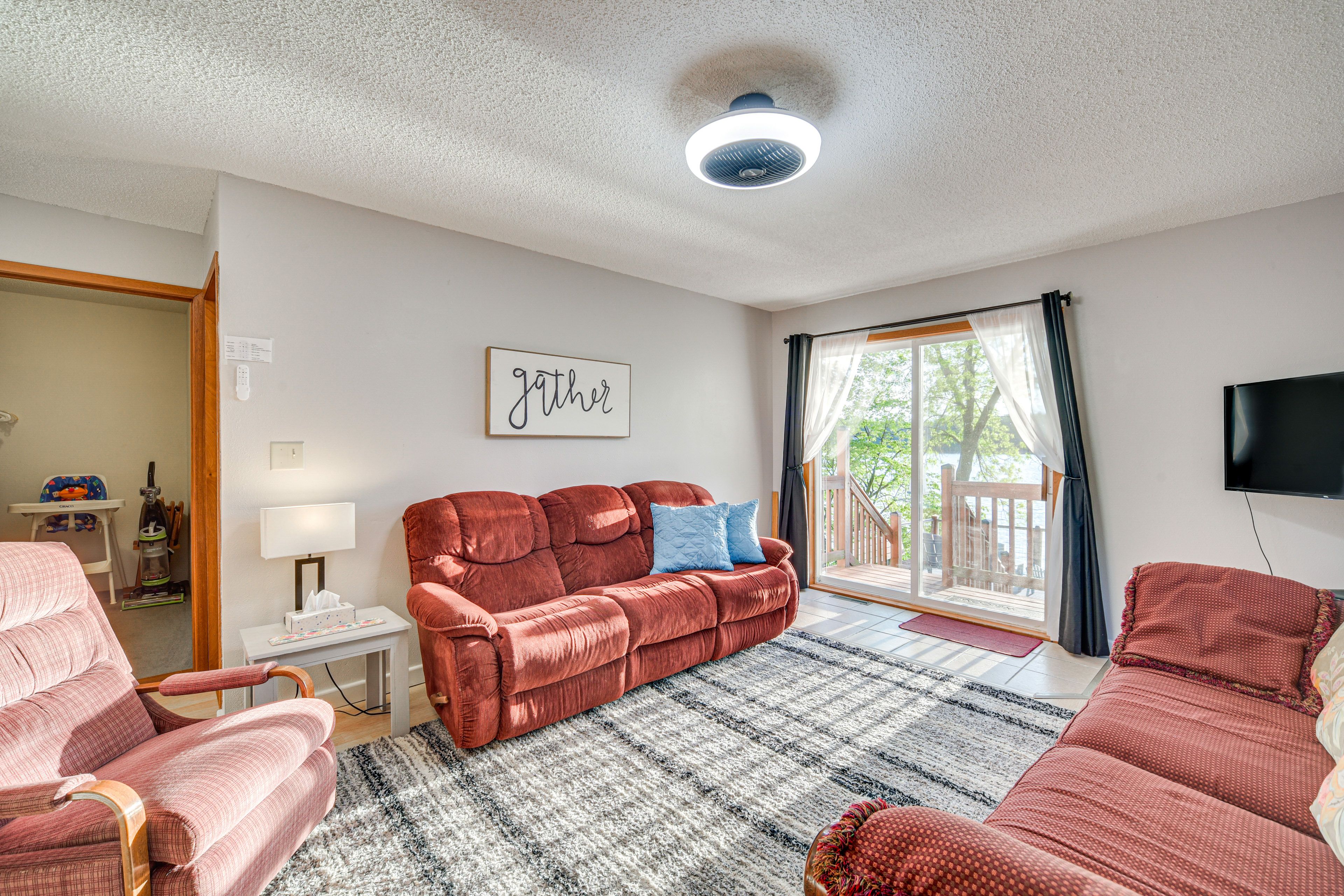 Living Room | 1st Floor | Air Conditioning | Cable TV