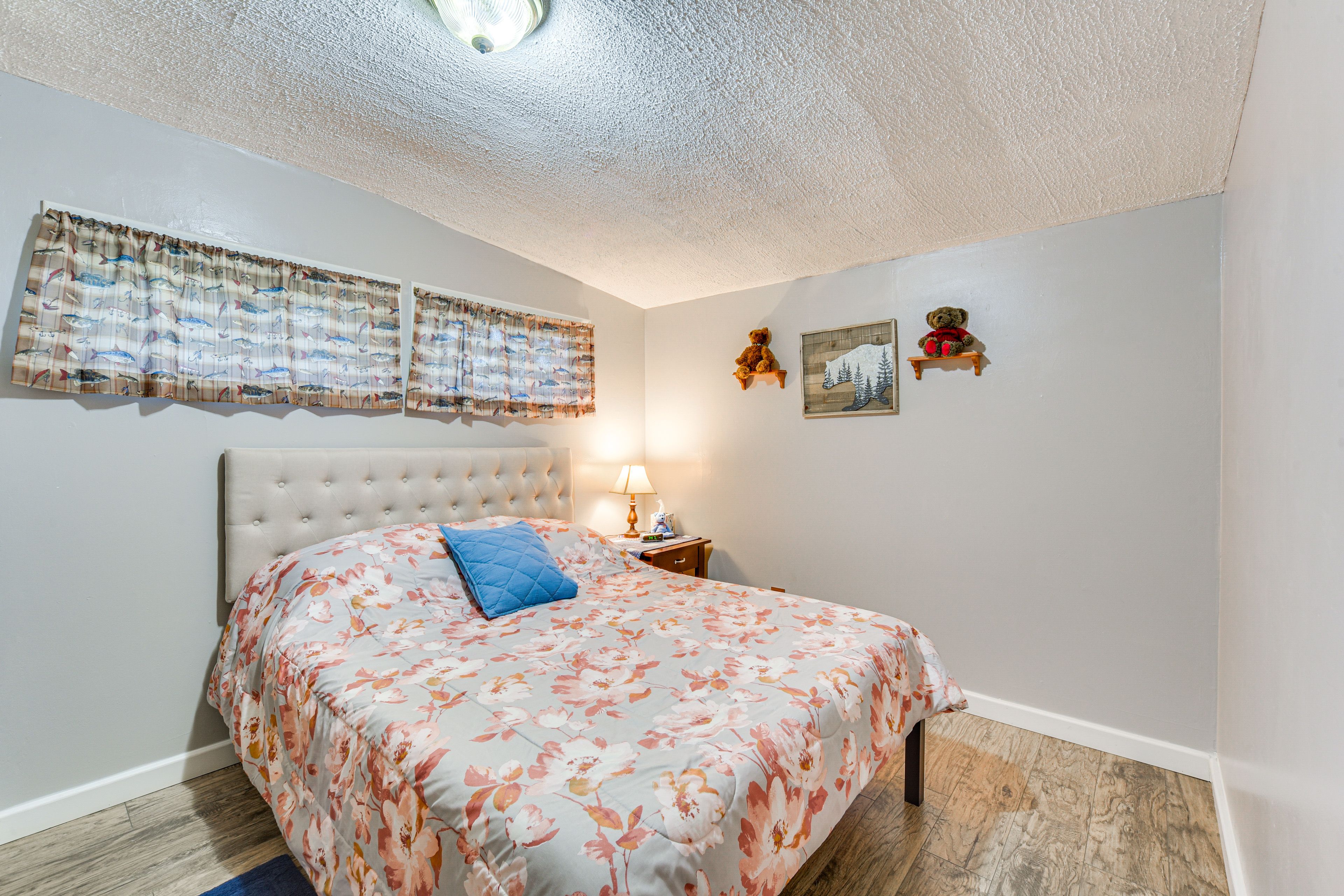 Bedroom 2 | Queen Bed