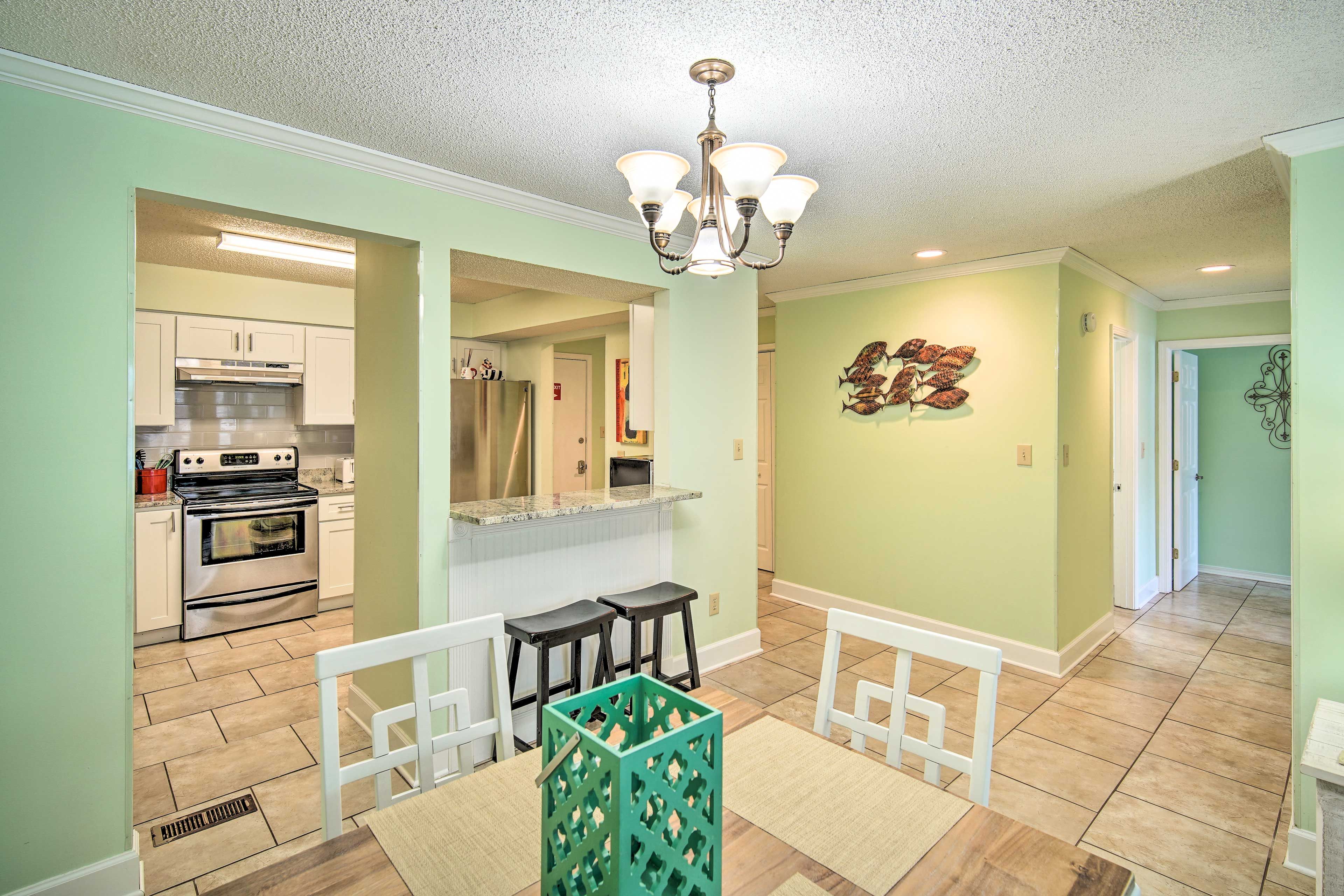 There's a breakfast bar for extra seating.