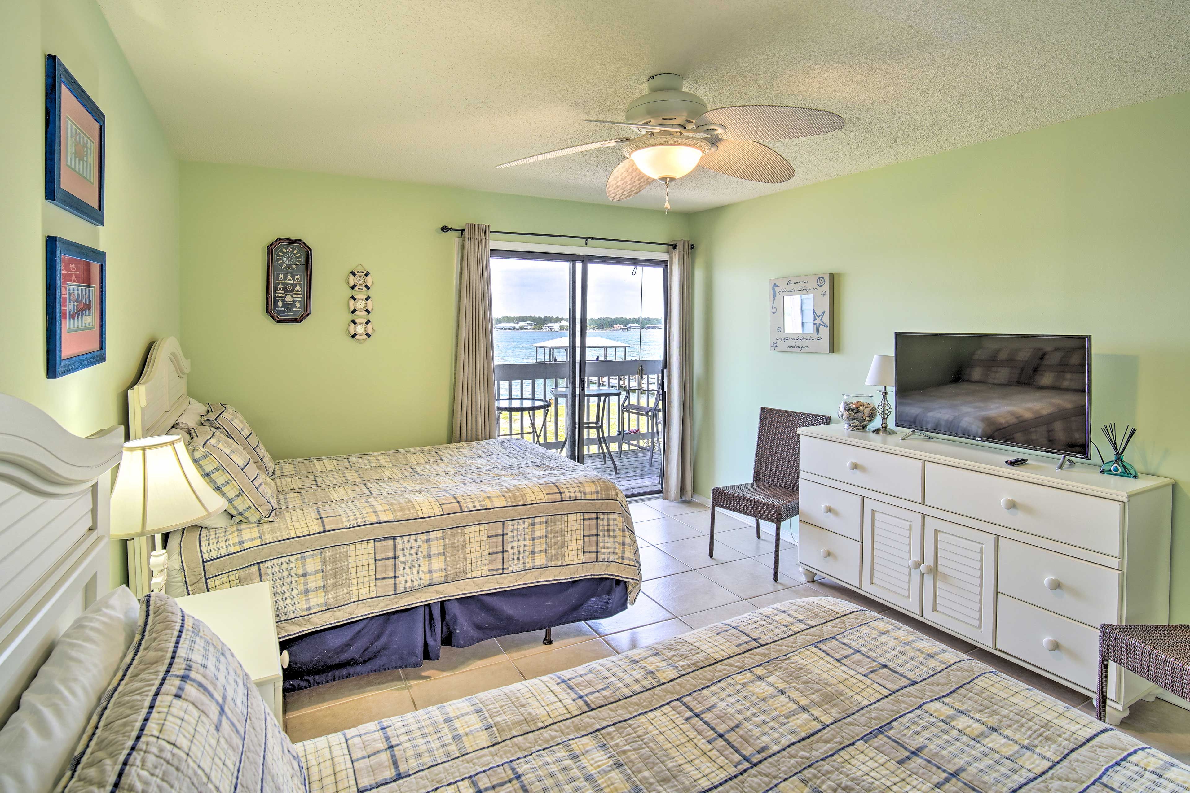 With 2 full beds, this room can host 4 guests.
