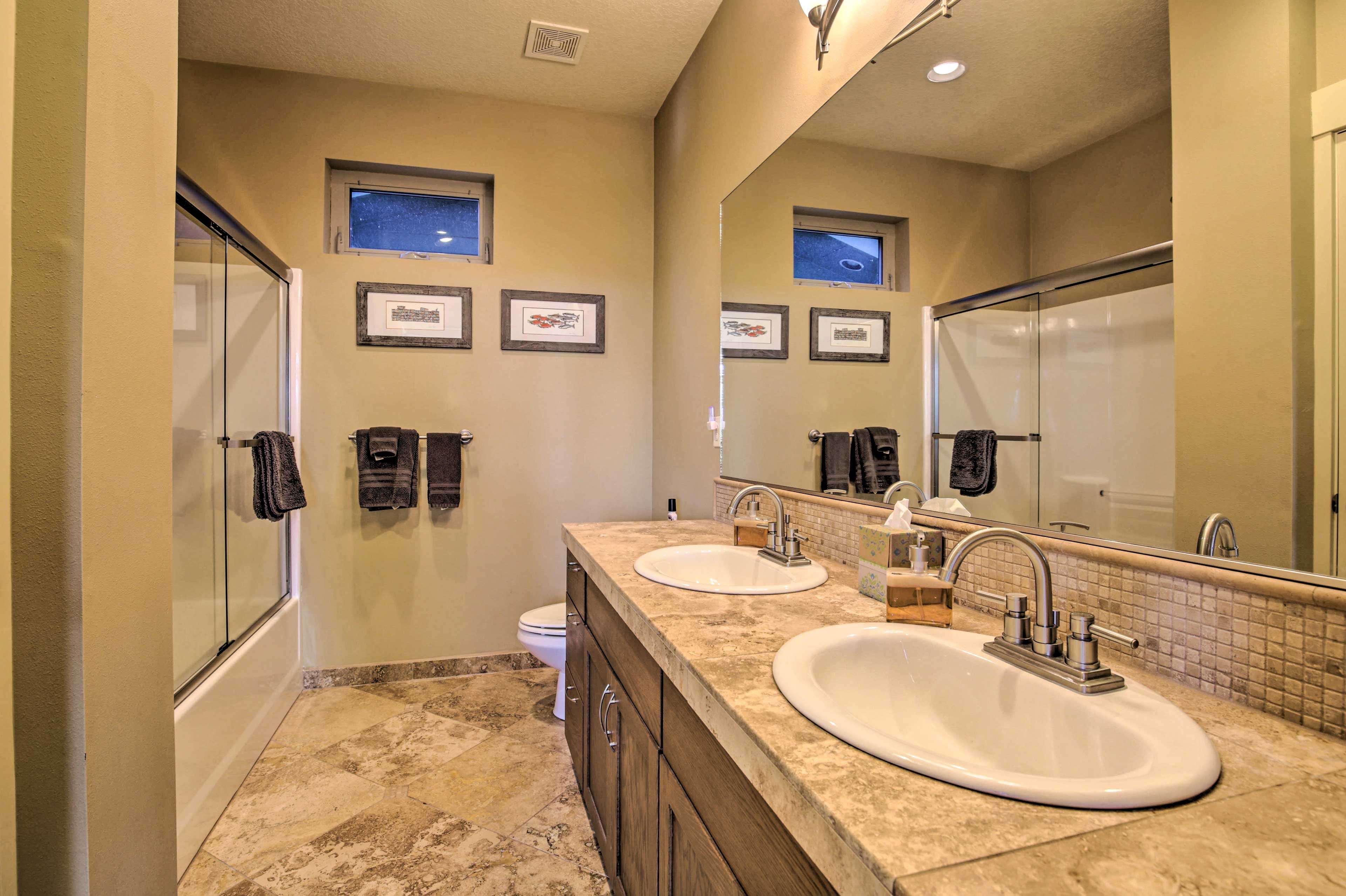 Full Bathroom | Complimentary Toiletries | Hair Dryer