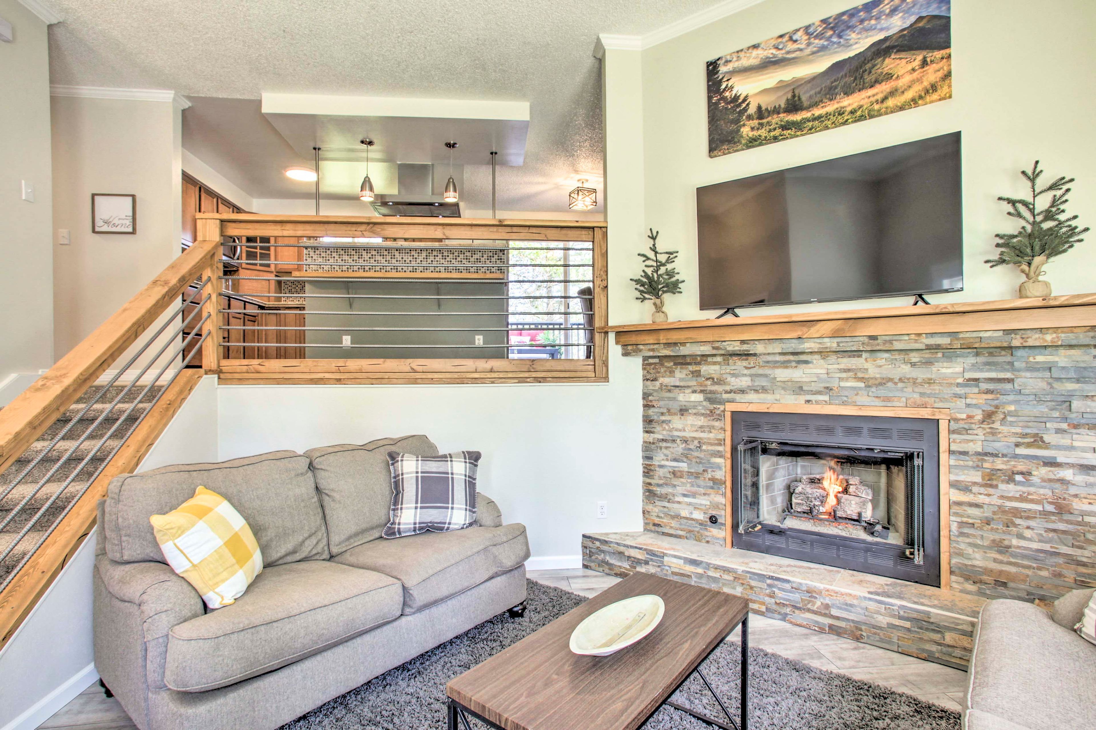 Living Room | Mini-Split A/C Unit | Free WiFi | Keyless Entry | Views