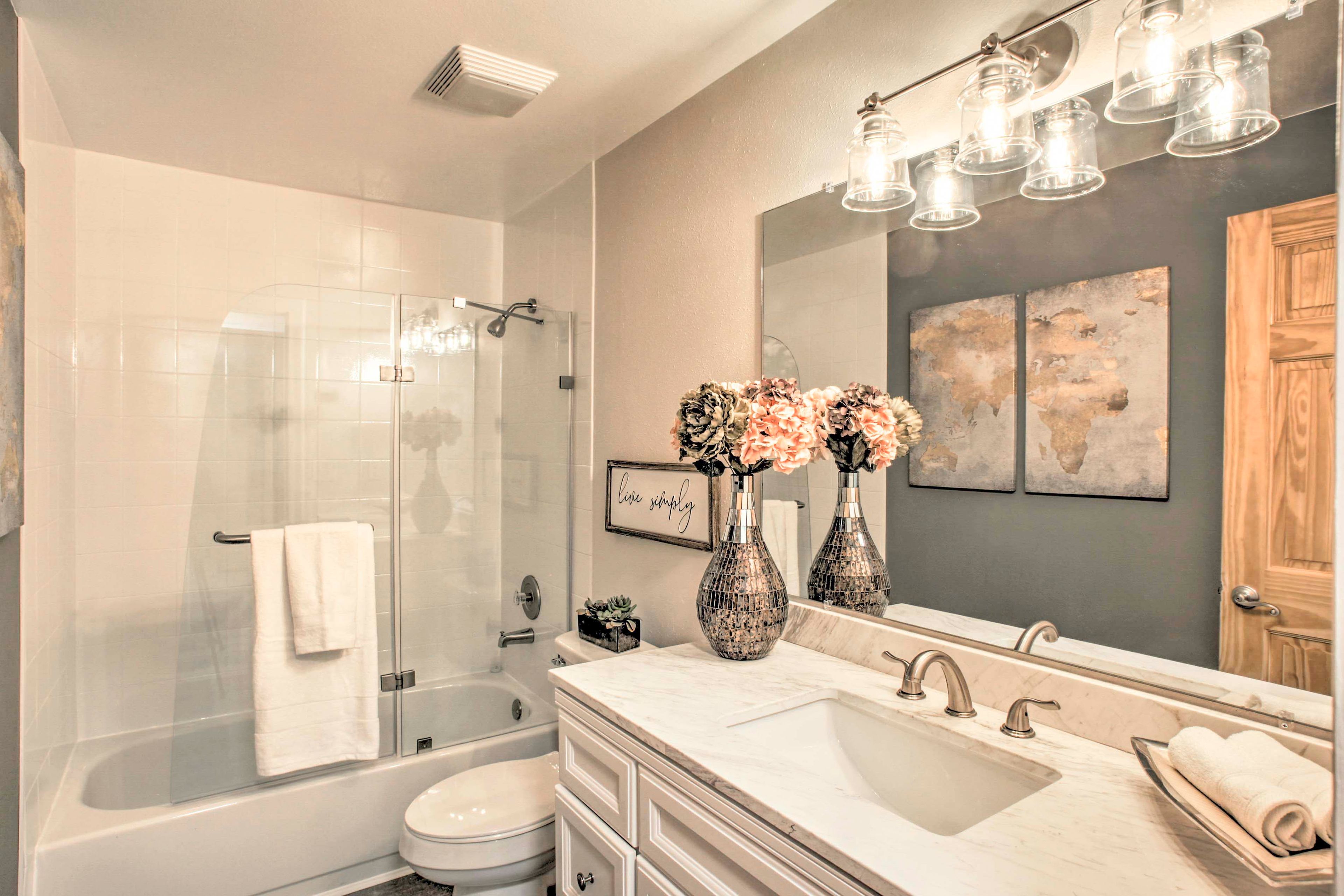 Full Bathroom | Complimentary Toiletries | Shower/Tub Combo