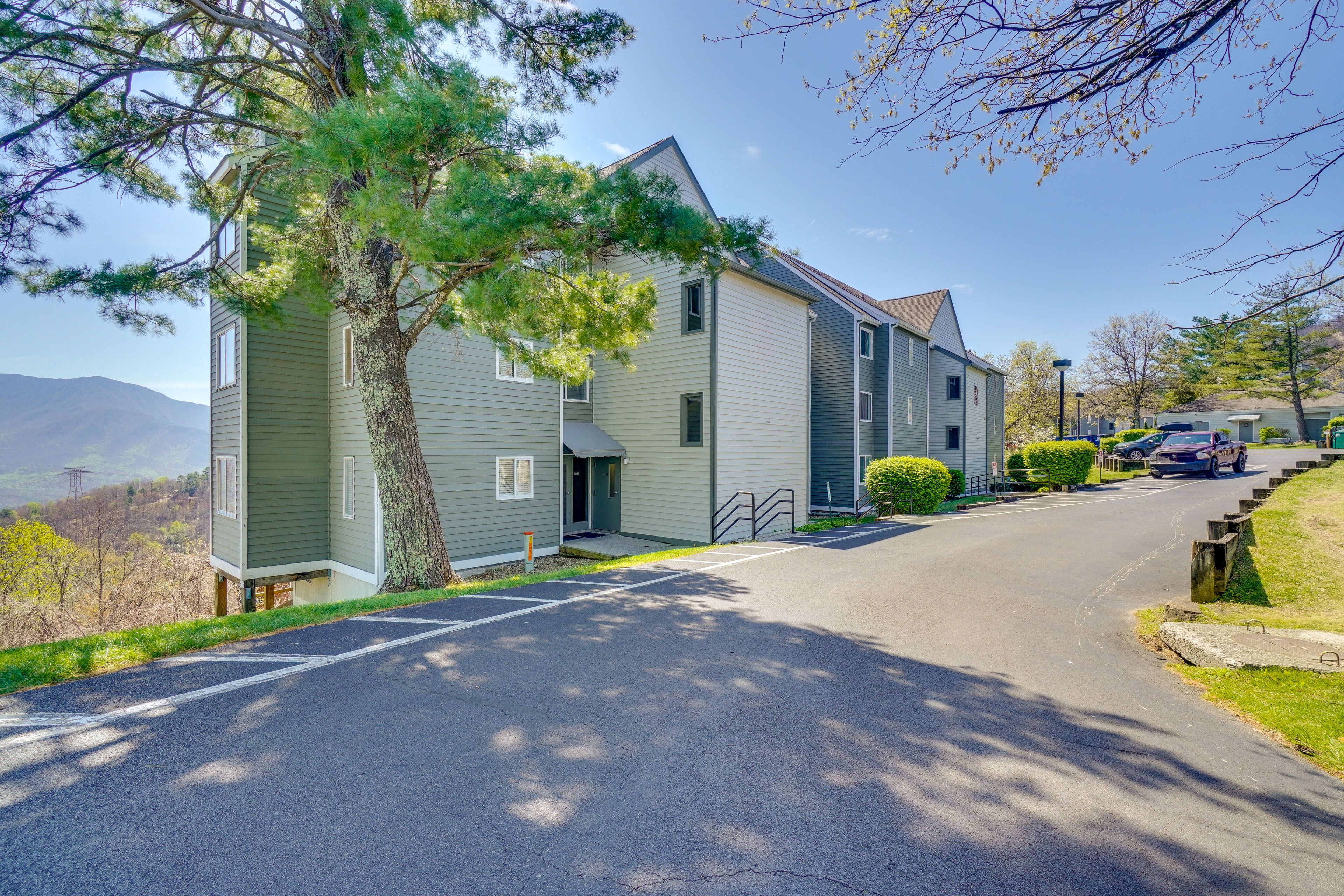 Parking | Community Lot (First-Come, First-Served)