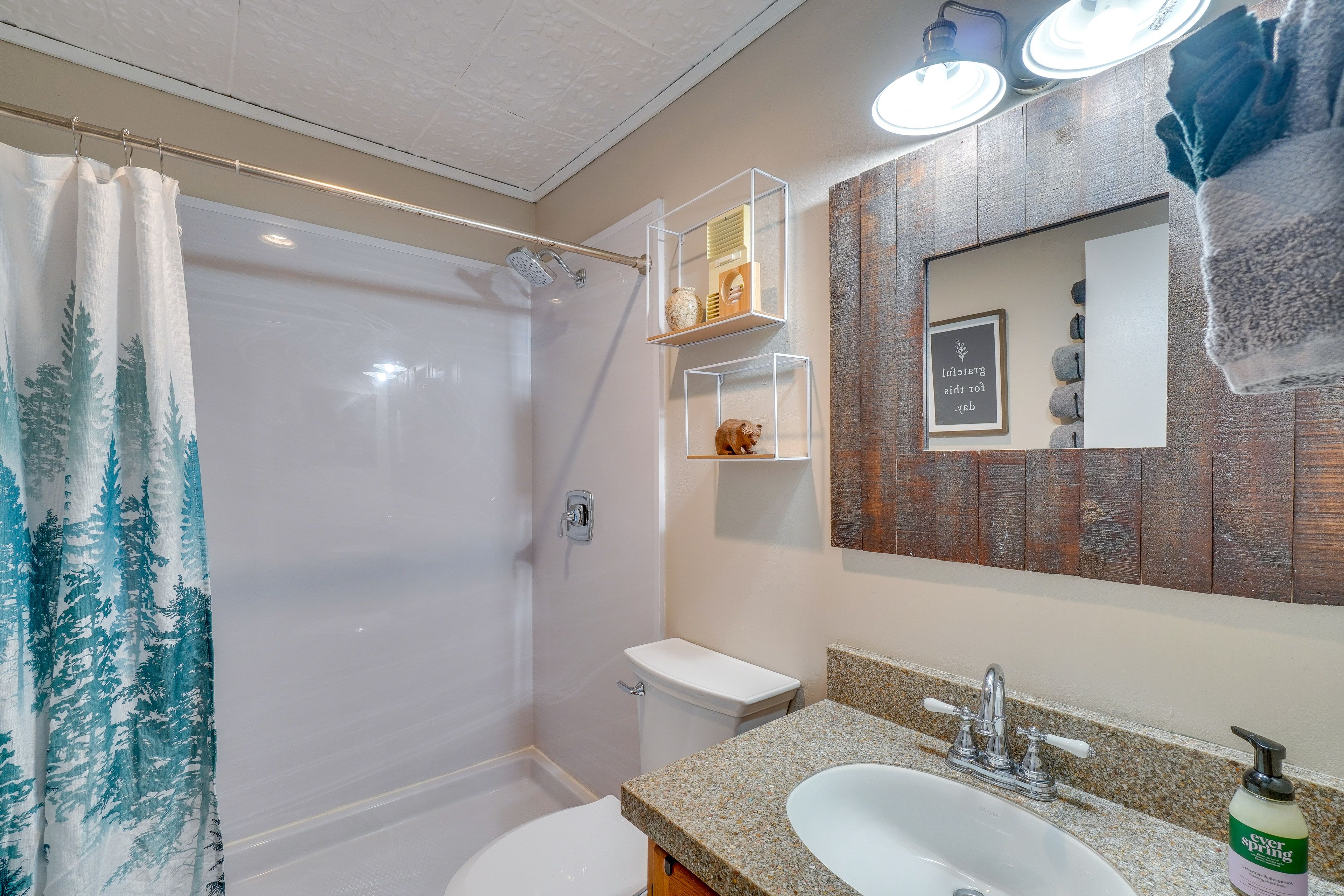 Full Bathroom | Towels & Linens Provided
