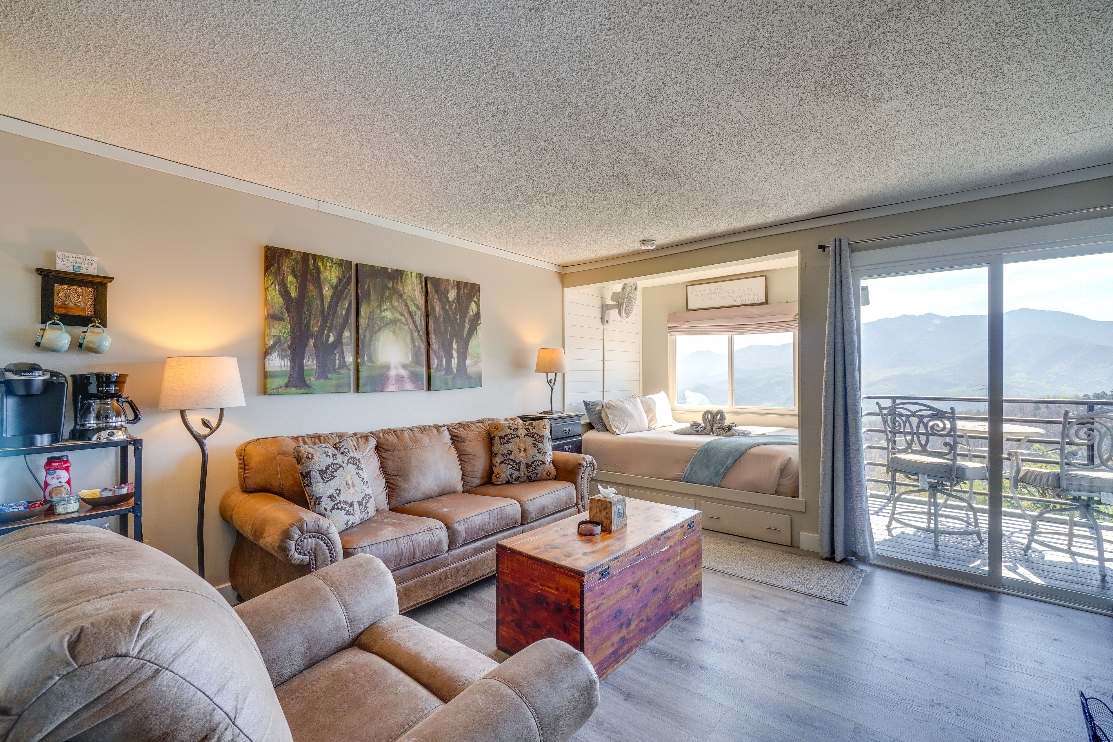 Gatlinburg Vacation Rental | Studio | 1BA | 382 Sq Ft