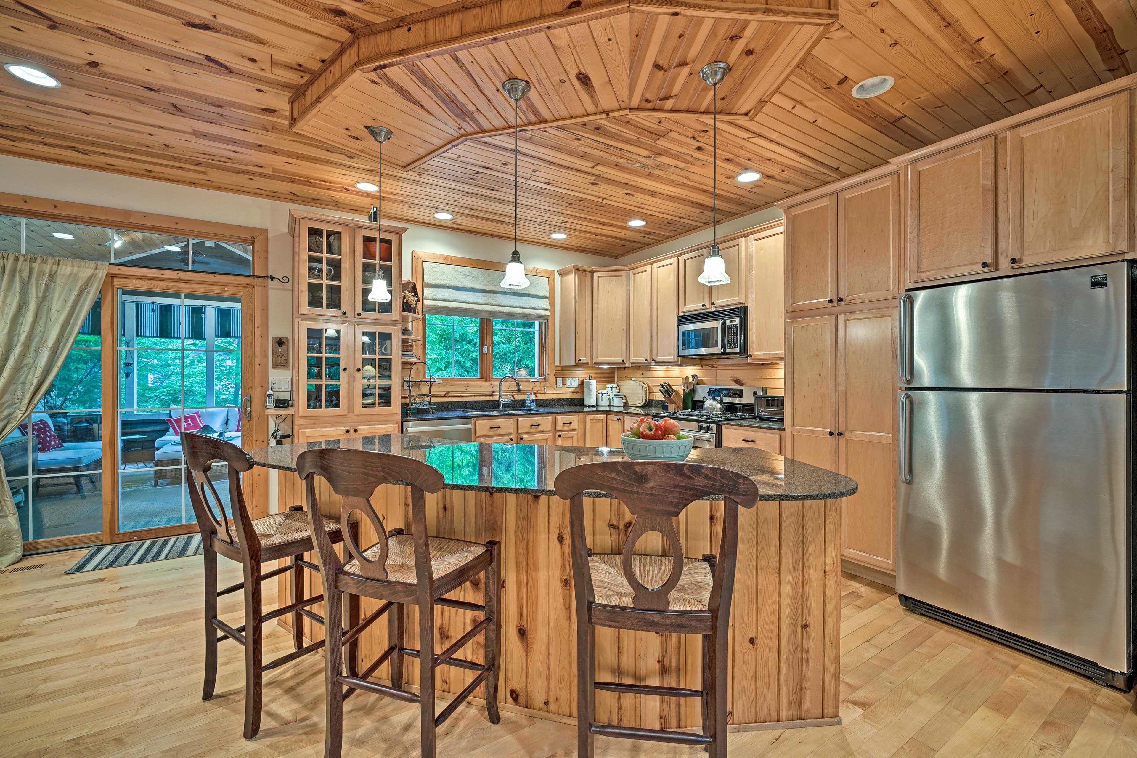 Fully Equipped Kitchen | Cooking Essentials | Coffee Maker | Dishware/Flatware