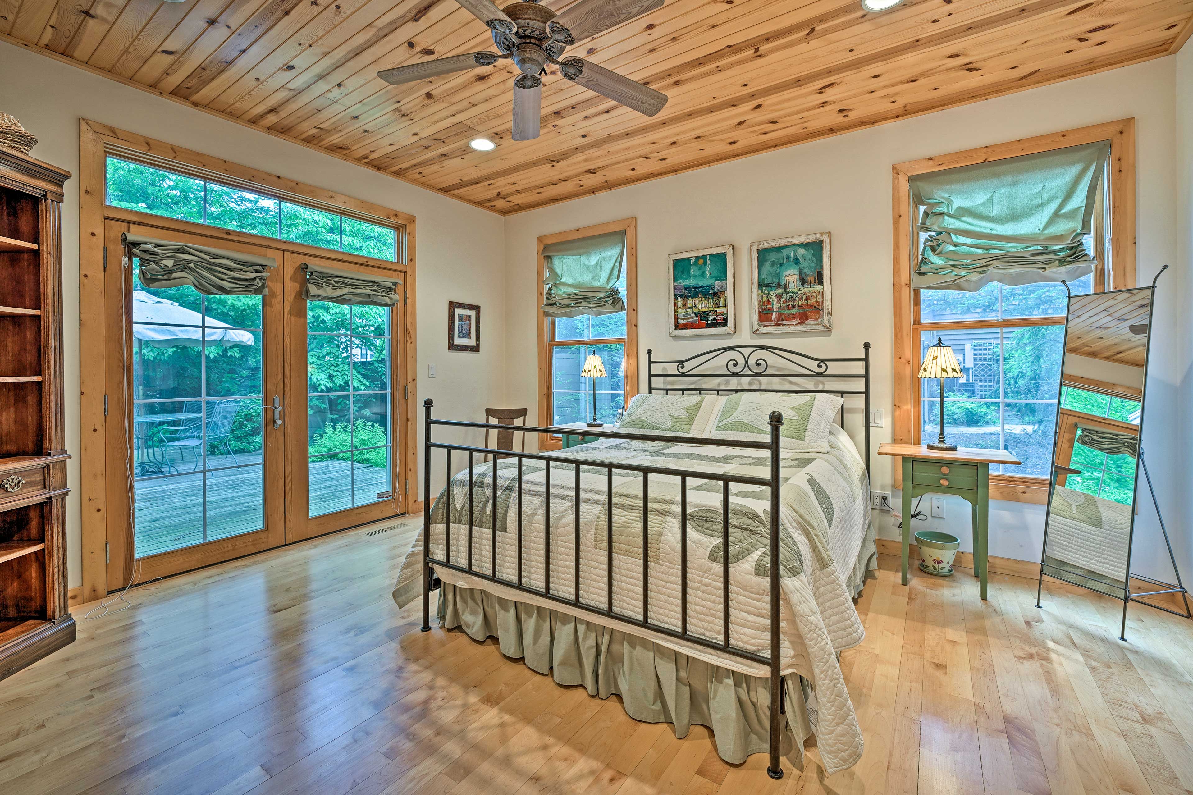 Bedroom Suite | Queen Bed | 1st Floor | Direct Deck Access