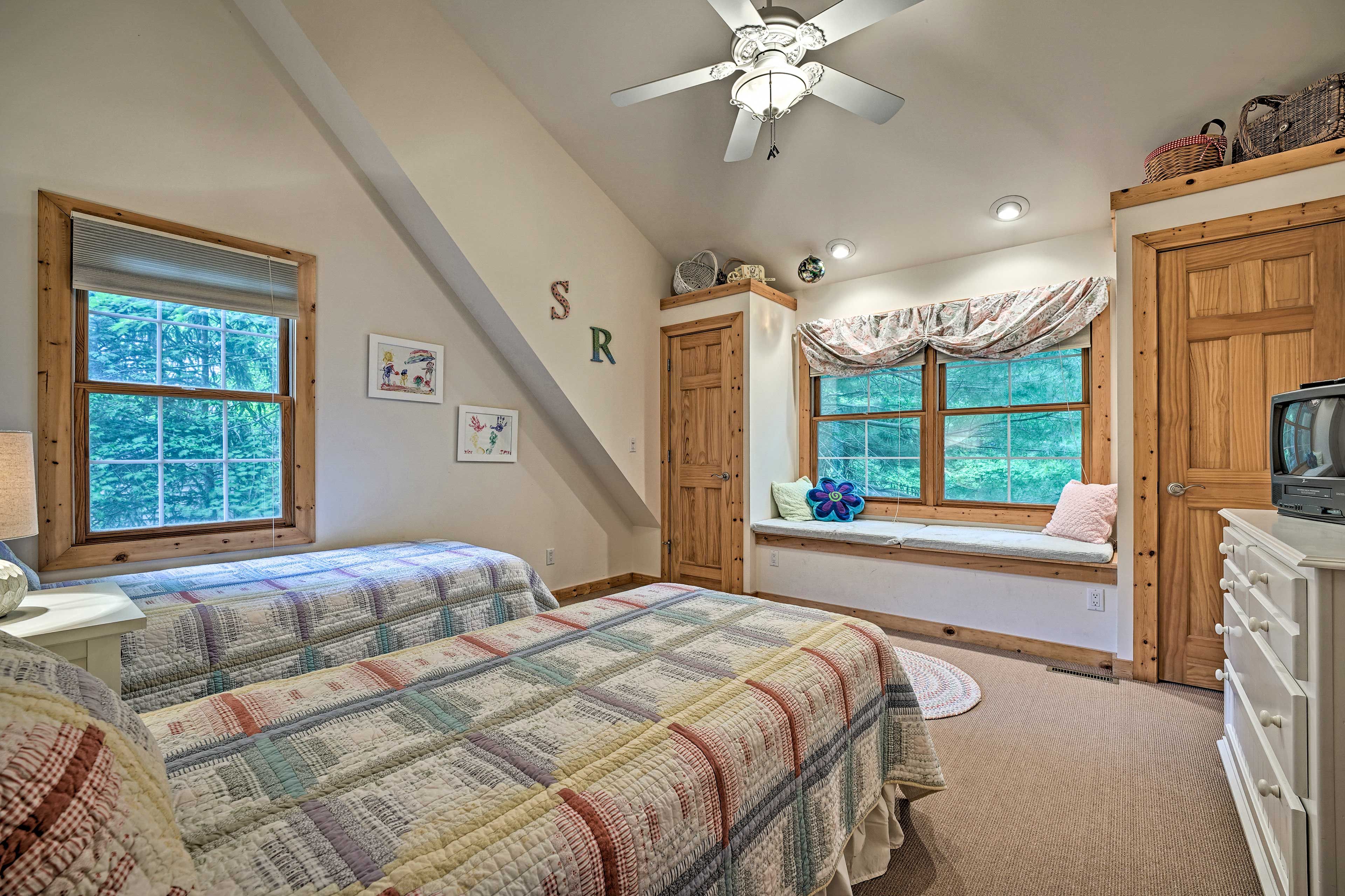 Bedroom 4 | 2 Twin Beds | 2nd Floor | Steps Required