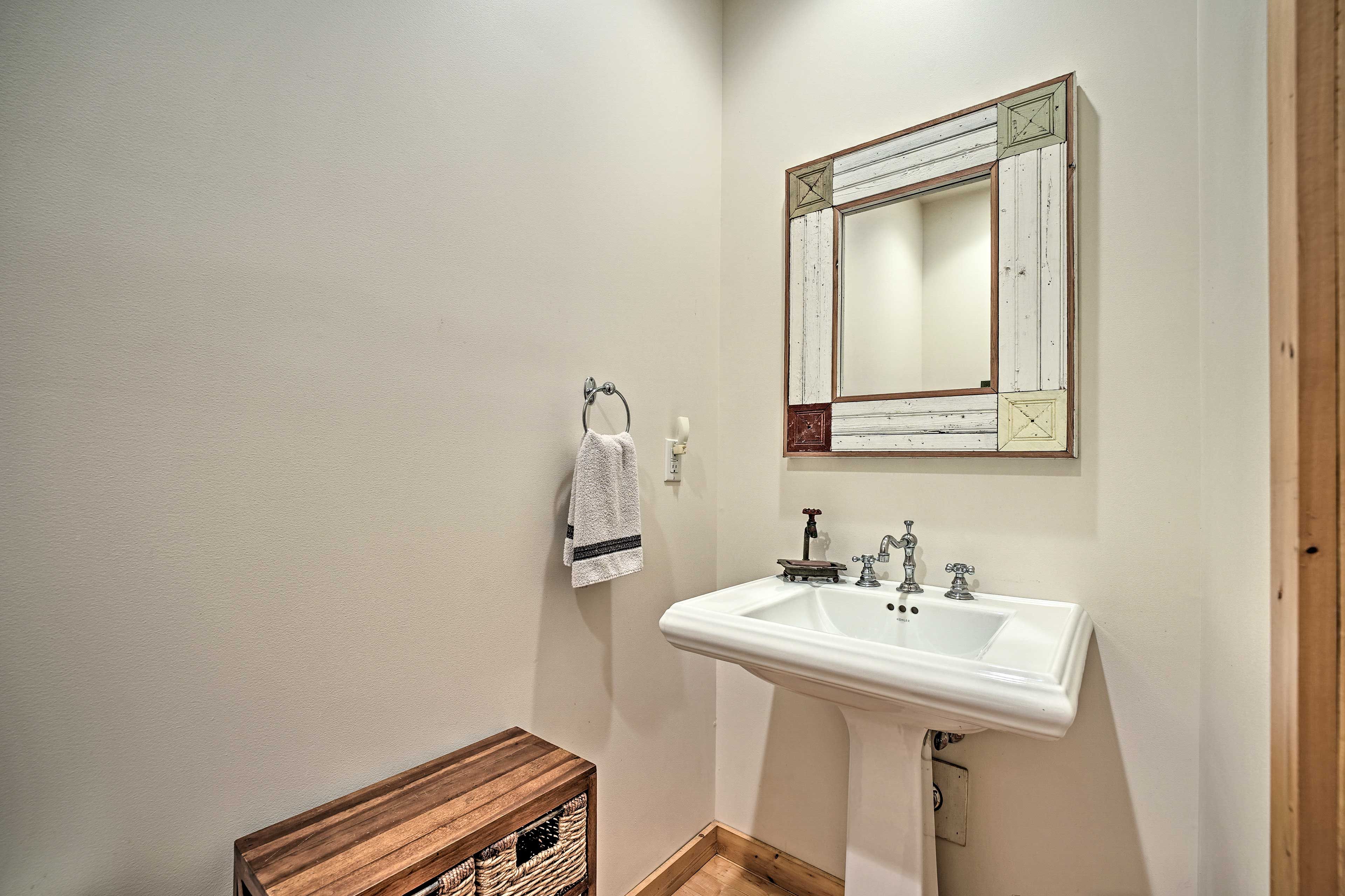 Full Bathroom | 1st Floor